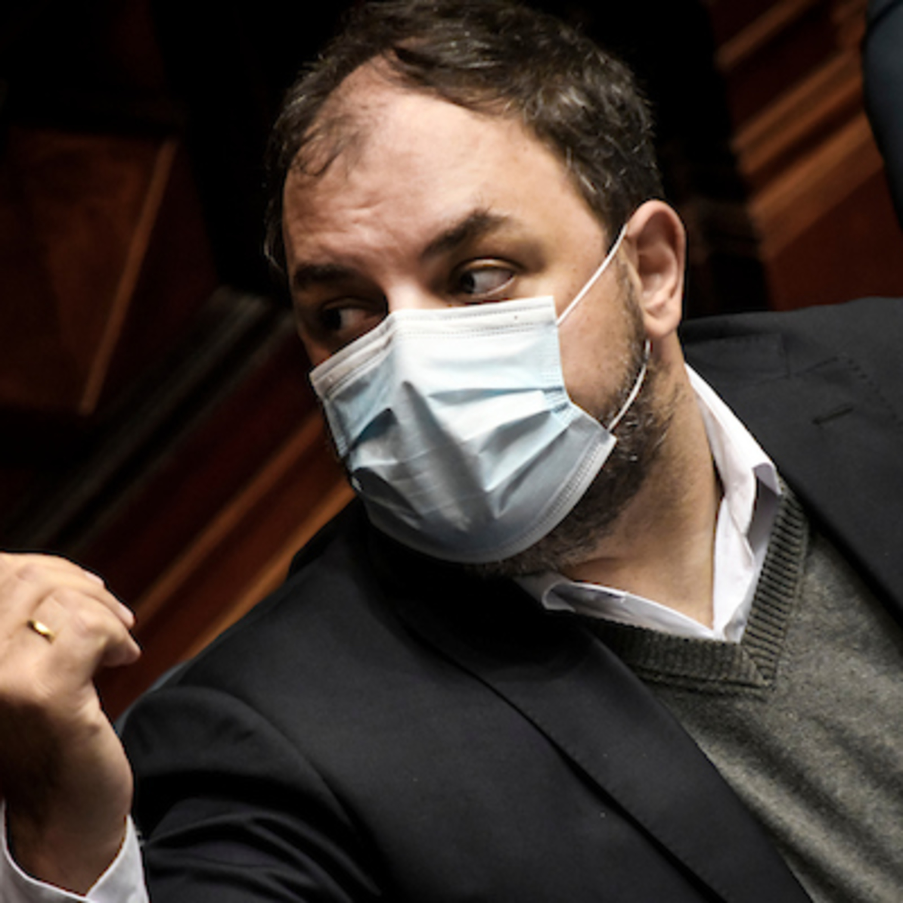 El accionar del gobierno con la LUC no es ético, afirmó Charles Carrera episode artwork