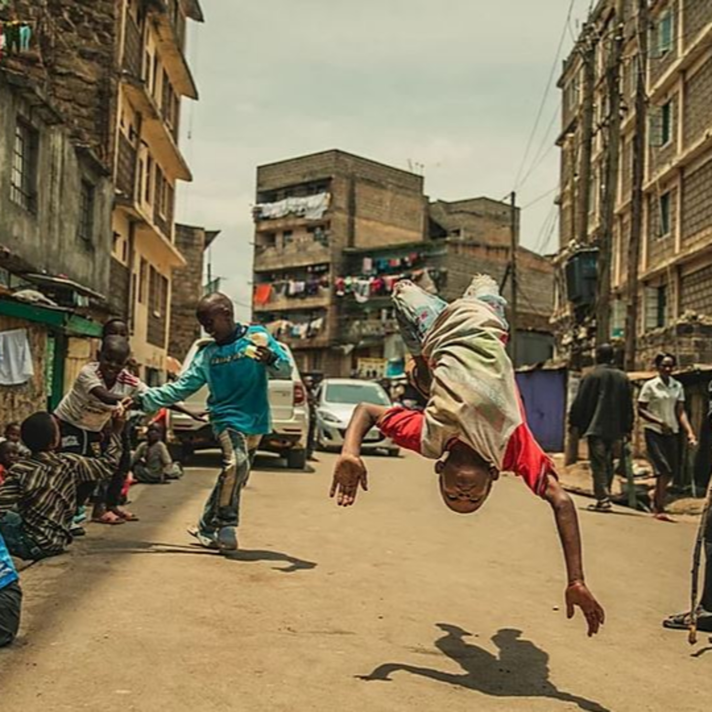 Fotógrafo inició proyecto en África, donde quedó varado por la pandemia episode artwork