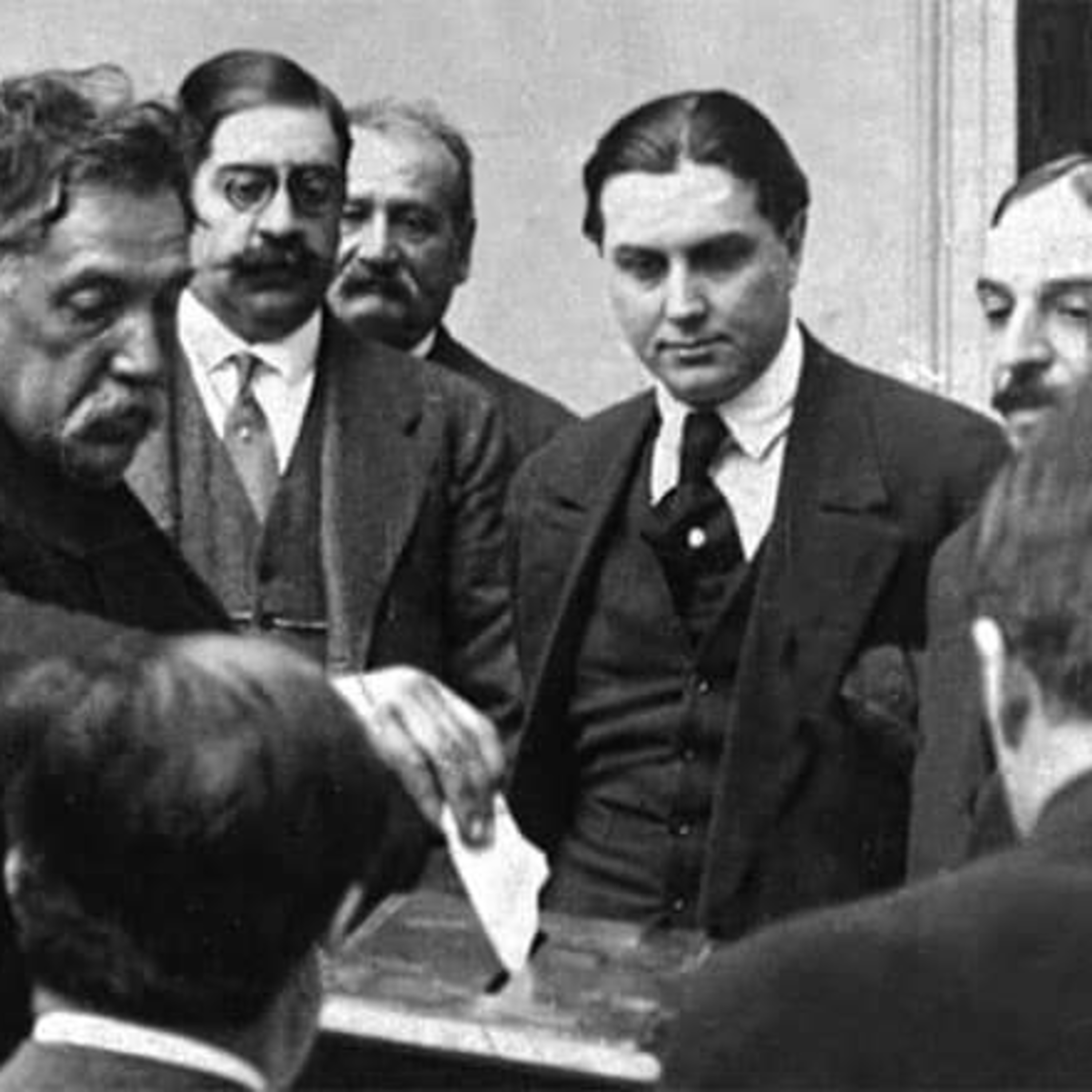 A 98 años del primer discurso transmitido por radio en Uruguay, a cargo de José Batlle y Ordóñez episode artwork