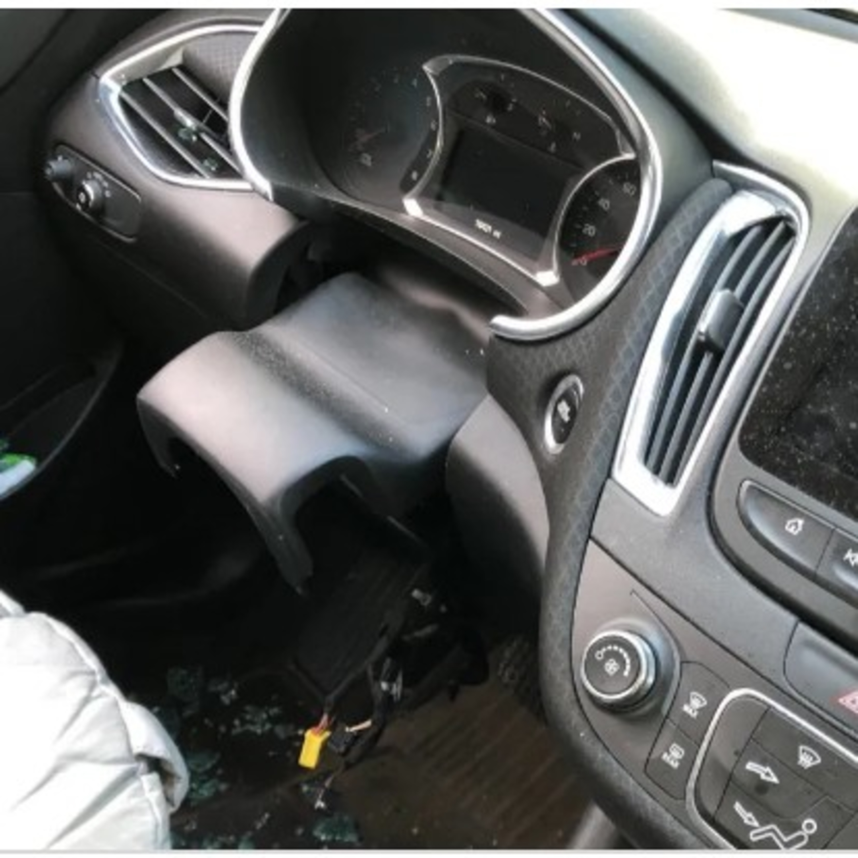 Number one car's airbag thieves go after Chevy Malibu, Equinox episode artwork