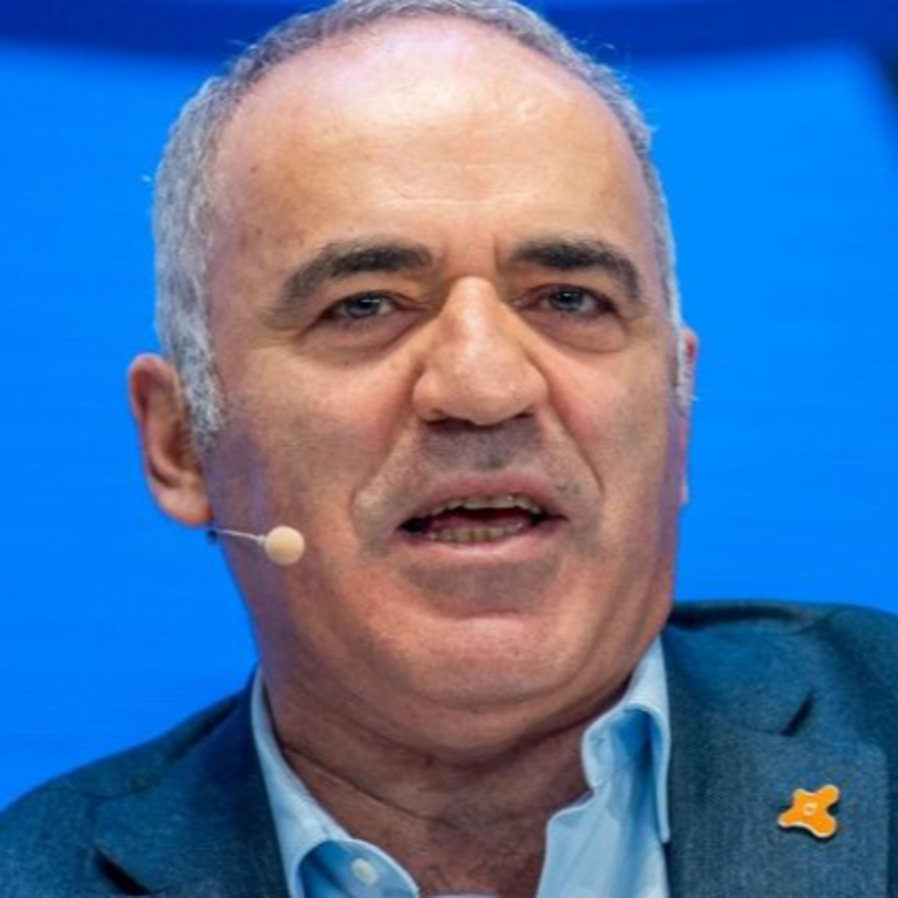 Vua cờ Kasparov: Thất bại quân sự sẽ là liều thuốc giải độc cho người Nga