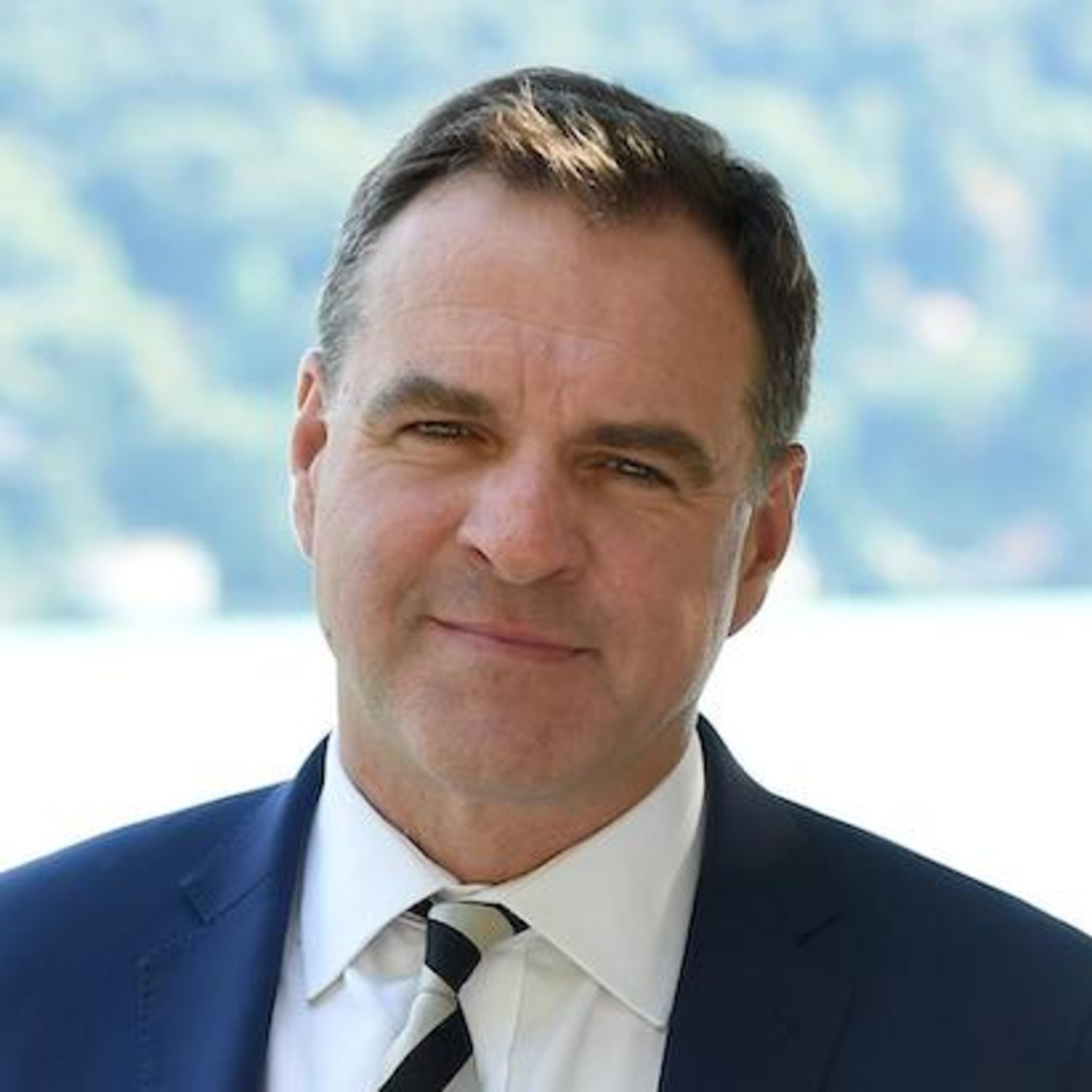 Niall Ferguson: “Châu Âu nghĩ Trump là người tệ nhất, nhưng Biden thậm chí còn tệ hơn” episode artwork