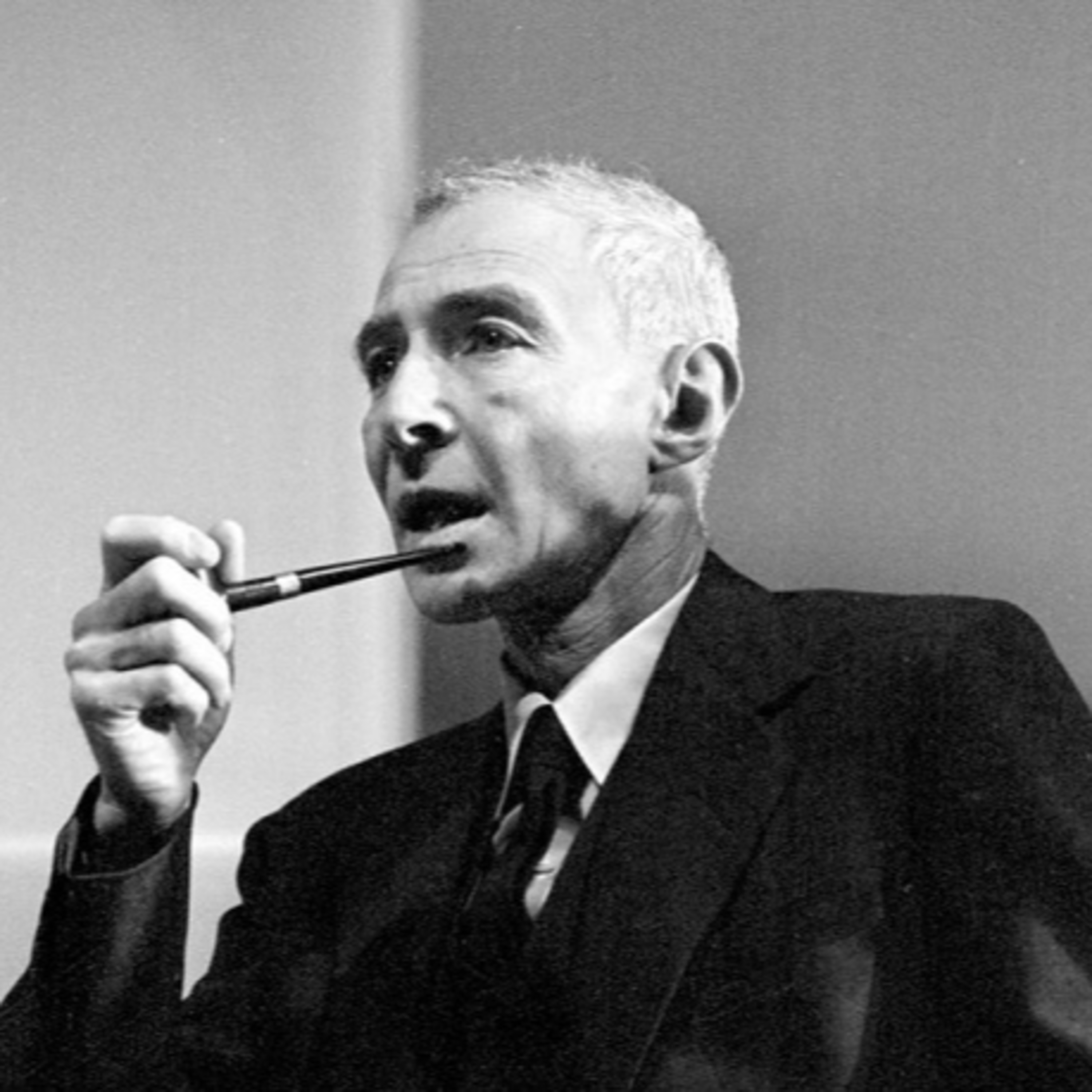 'Cha đẻ bom nguyên tử' Robert Oppenheimer được minh oan sau 68 năm