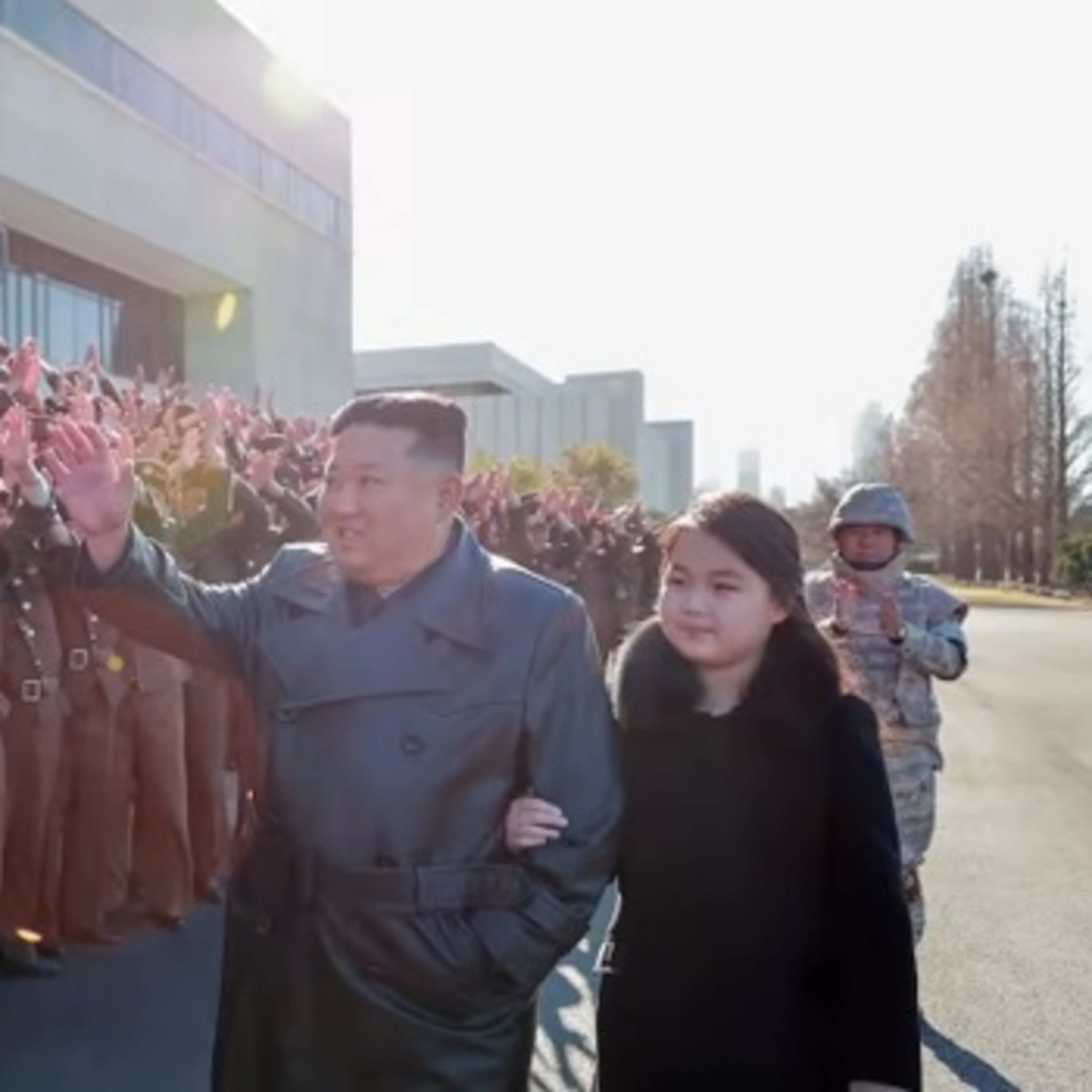 Kim Jong Un đã bắt đầu lên kế hoạch "truyền ngôi"?