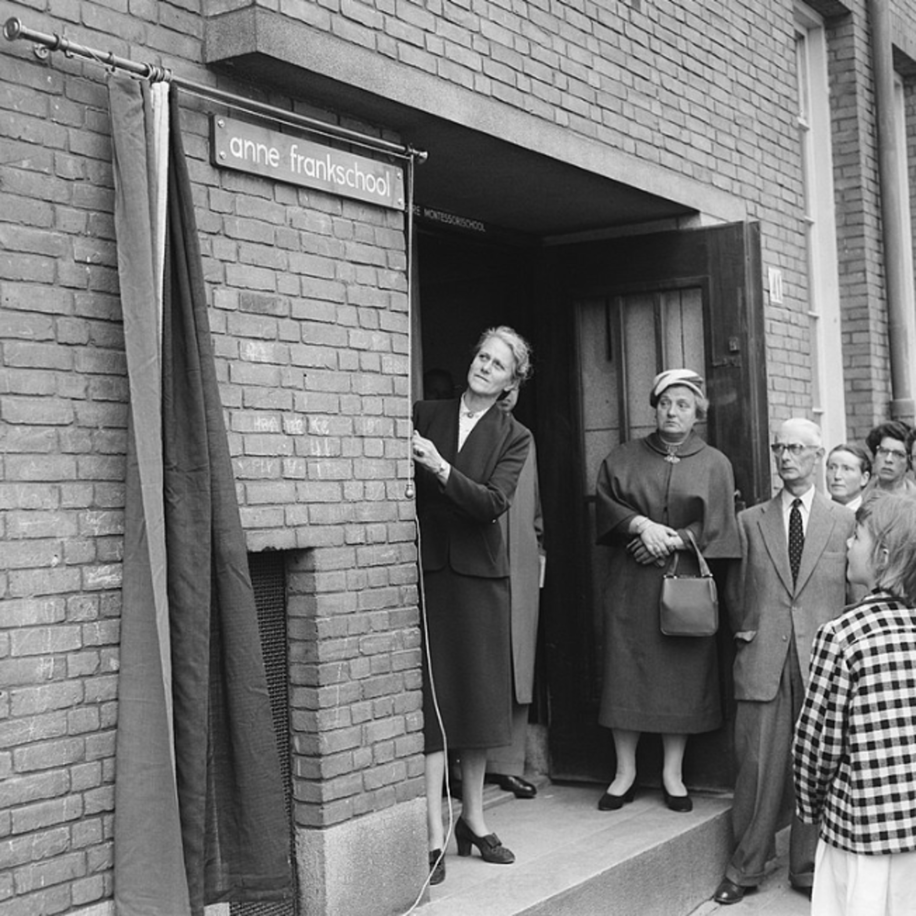 Een audiowandeling door de Amsterdamse Rivierenbuurt (1933 - 1945)
