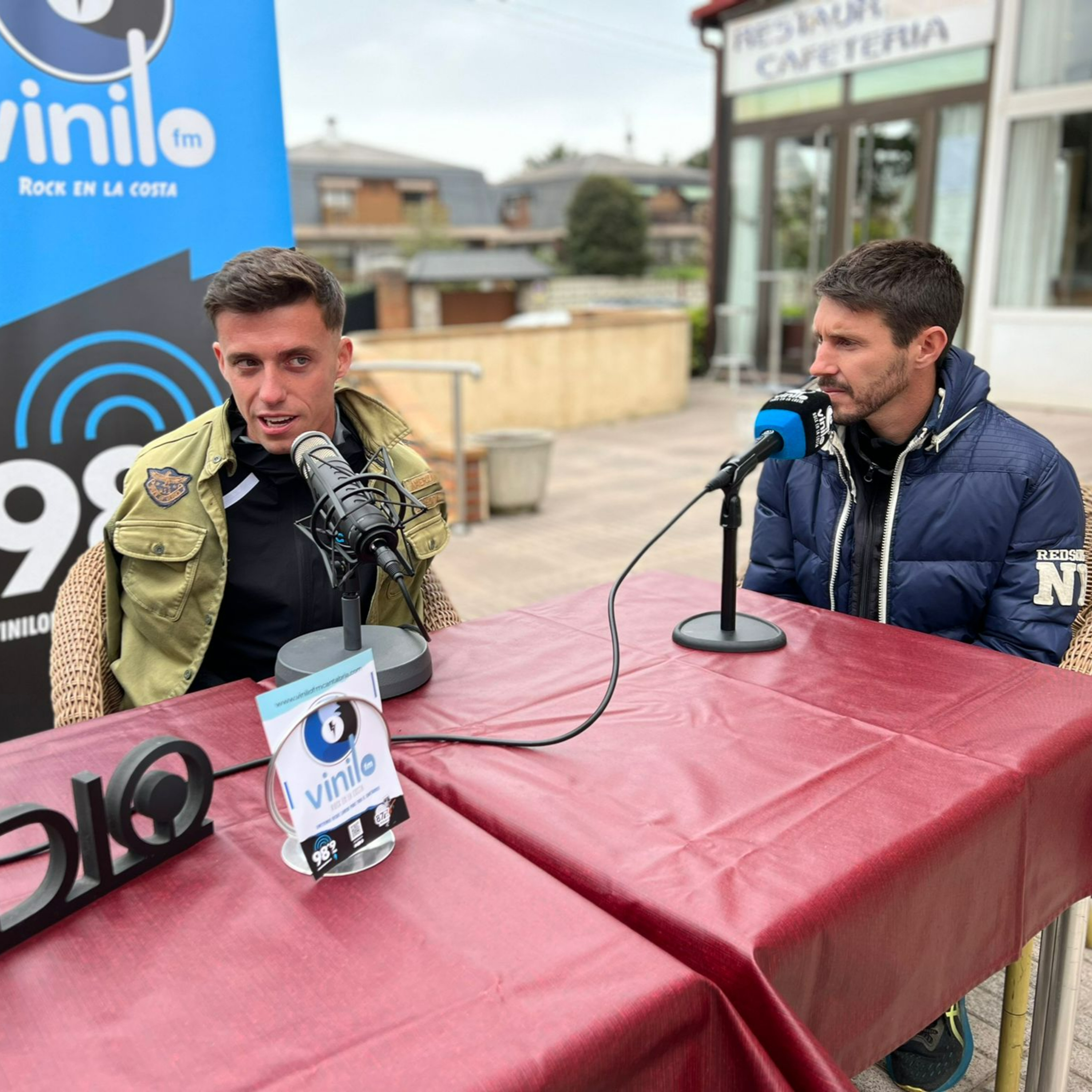 Portada de VINILO FM | CANTABRIA 98.9 FM