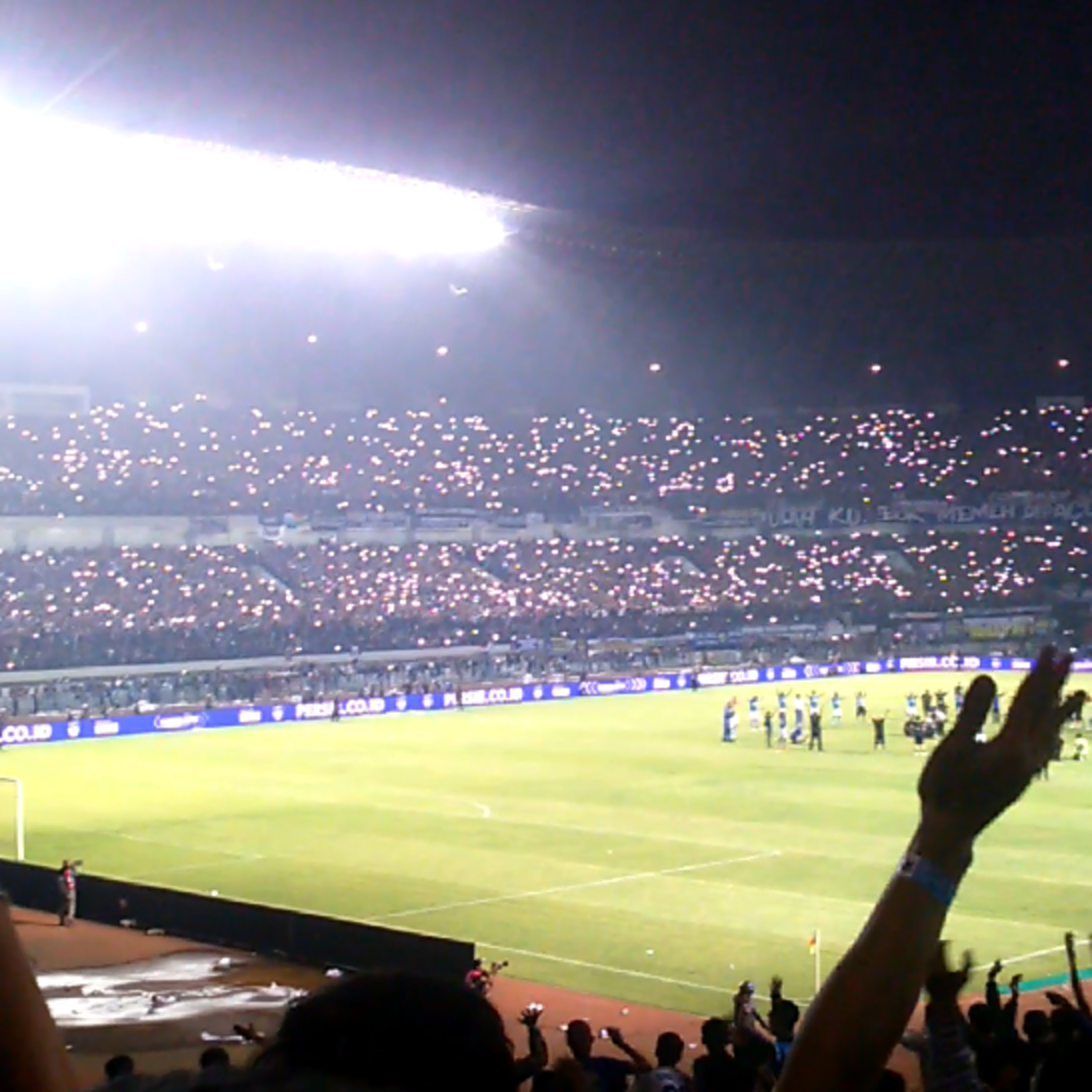 0. Selamat Datang di "Lengkah Persib"