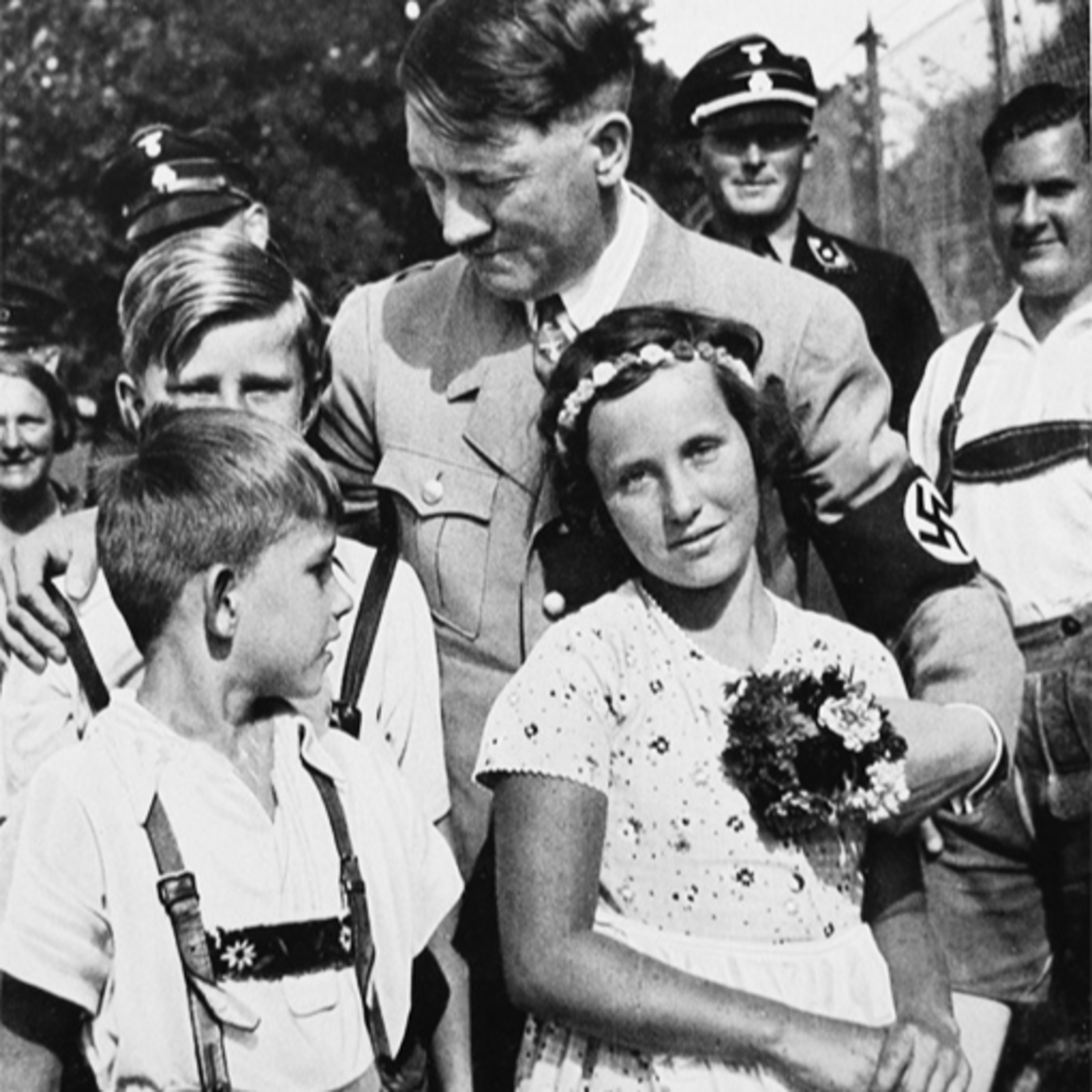ஹிட்லர் உருவாக்கிய மனிதப் பண்ணை | Hitler's Lebensborn episode artwork