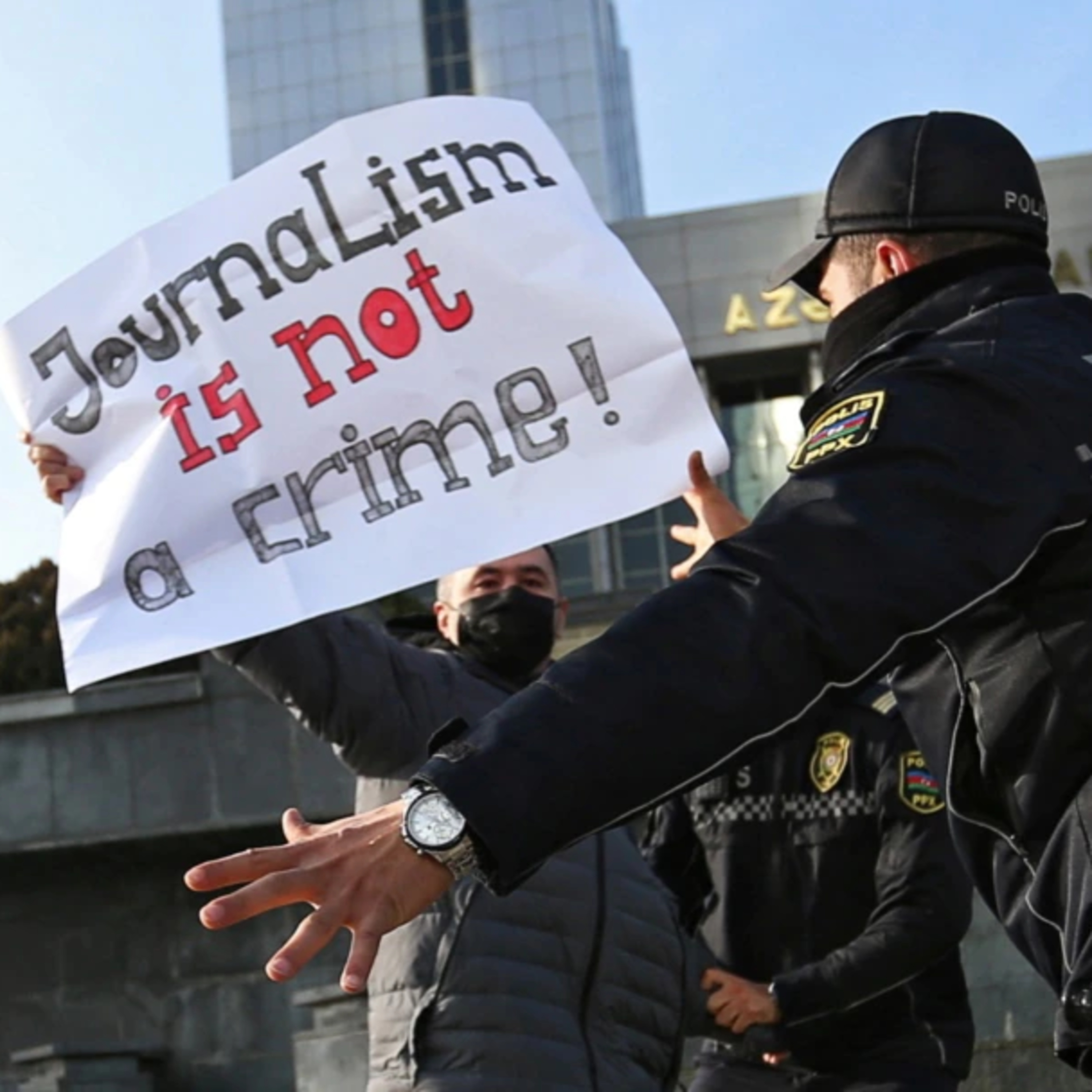 Azerbaycan Gazetecilerin Protestolarına Rağmen Yeni Medya Yasasını Kabul Etti  episode artwork