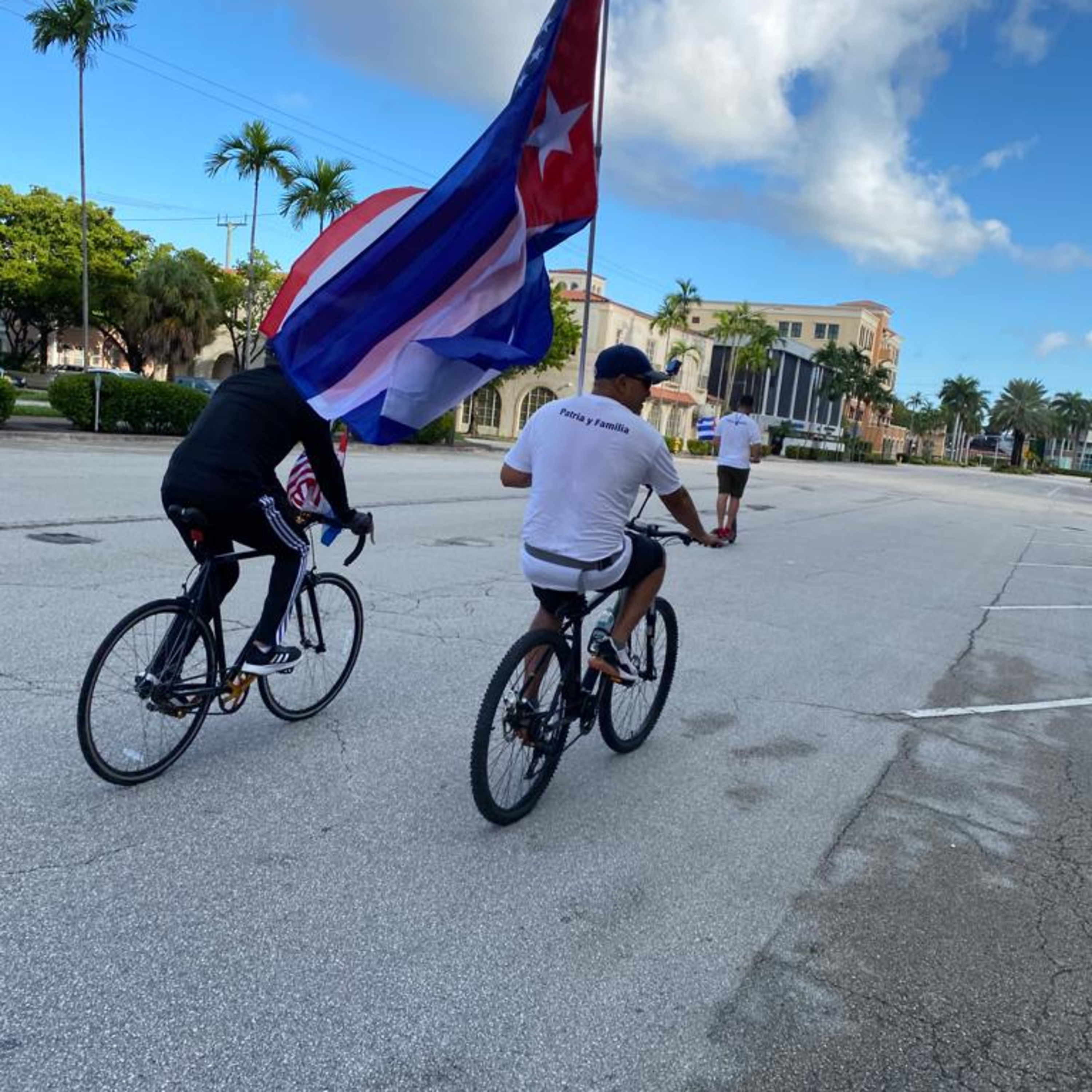 09/30/2021 🚨 #ENVIVO CON EL PROTESTÓN CUBANO HABLANDO ENTRE CUBANO episode artwork