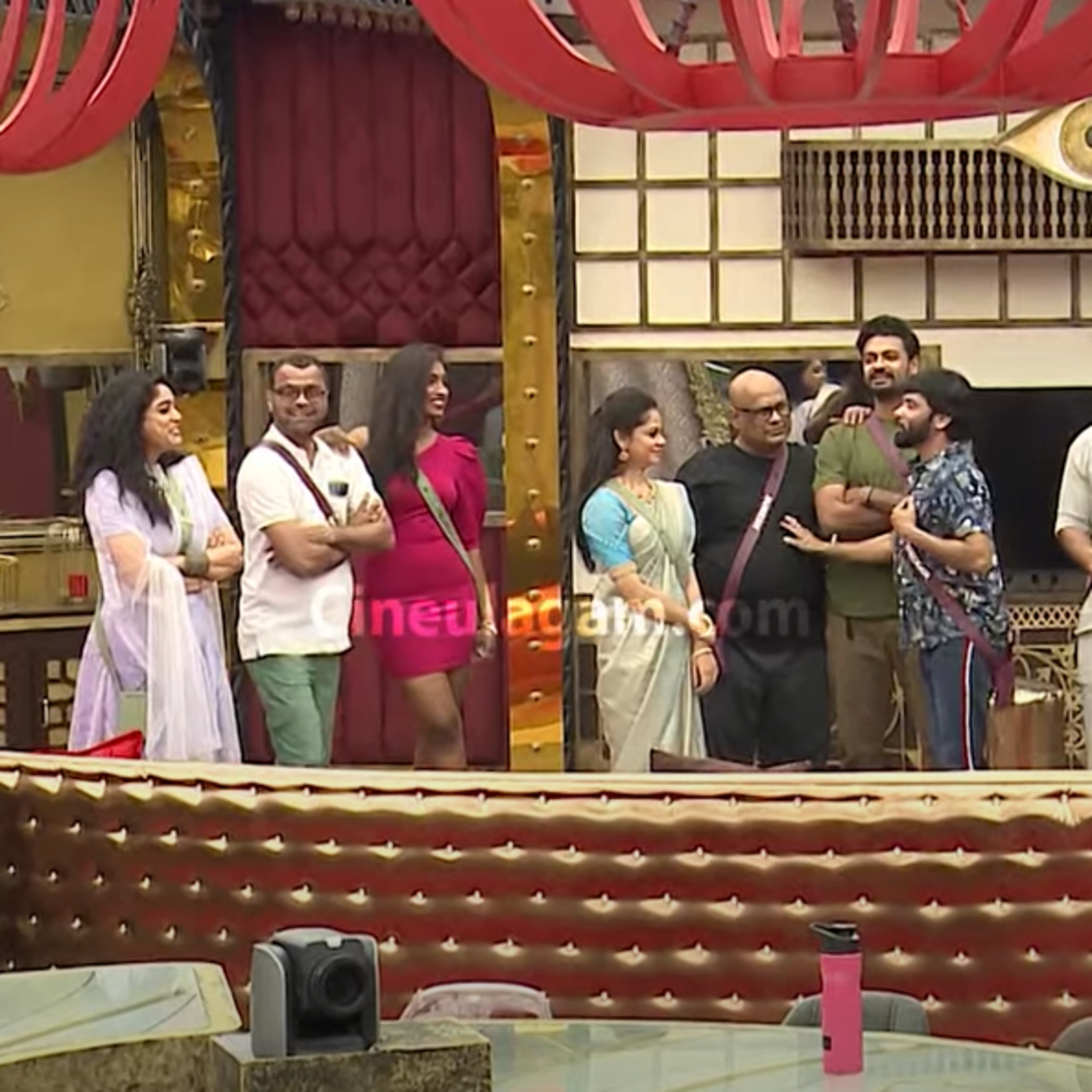 Julie-யை Target செய்தாரா Balaji?? - Bigg Boss Ultimate episode artwork