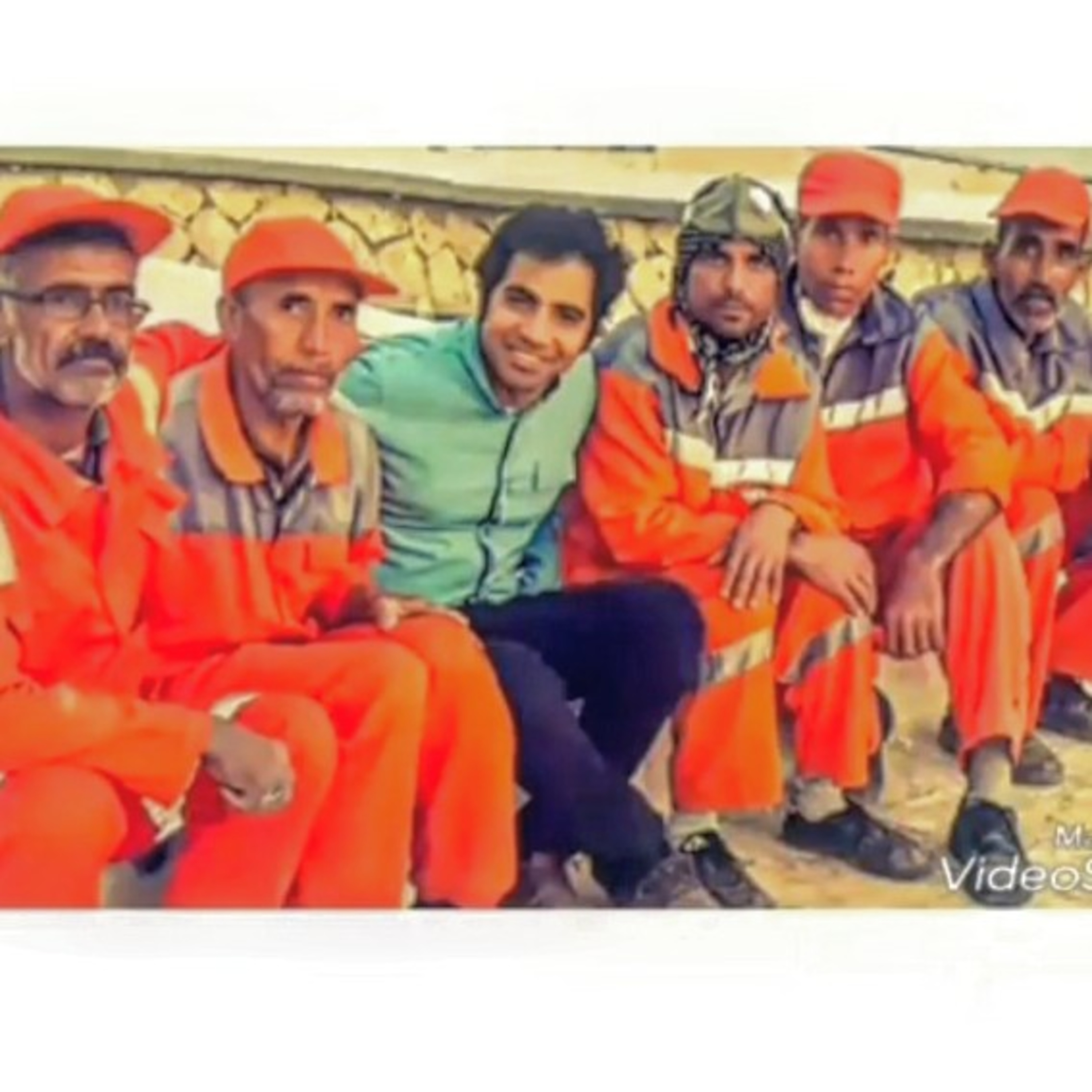 خدایا ﻣﻦ ﺑﻪ ﺍﯾﻦ ﺟﻤﺎﻋﺖ ﺩﯾﻮﺍﻧﻪ ﮐـﺎﻓﺮ ﺷﺪﻩ ﺍﻡ
ﻓﻘﻂ ﺗﻮﺭﺍ ﻣﯿﺸﻨﺎﺳﻢ ﻭ ﺑﺲ.... episode artwork
