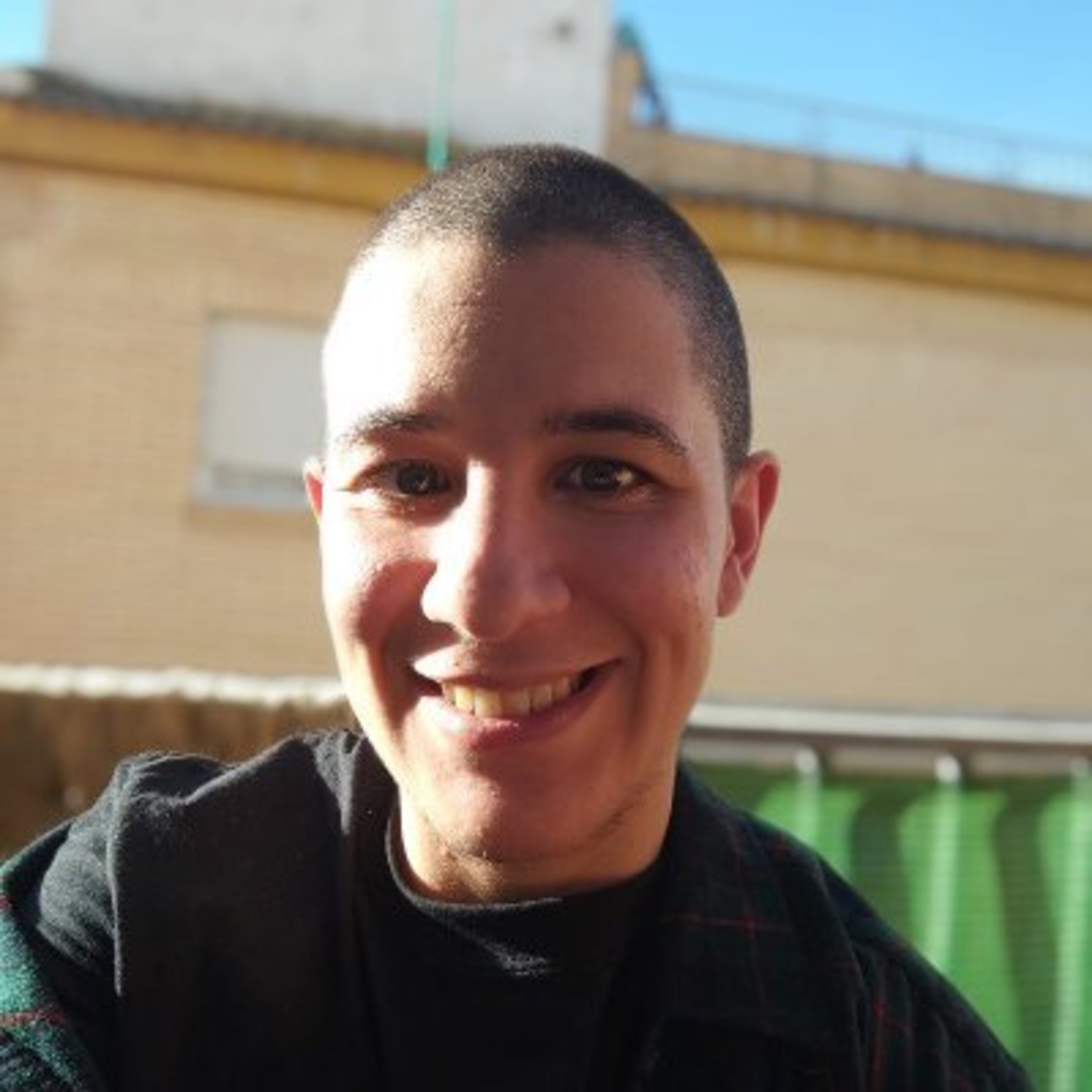 Vigésimo primer especial de entrevistas a las autoras de "Les Editorial" del 27 de Octubre de 2021; traductor y escritor español Néstor Román. episode artwork