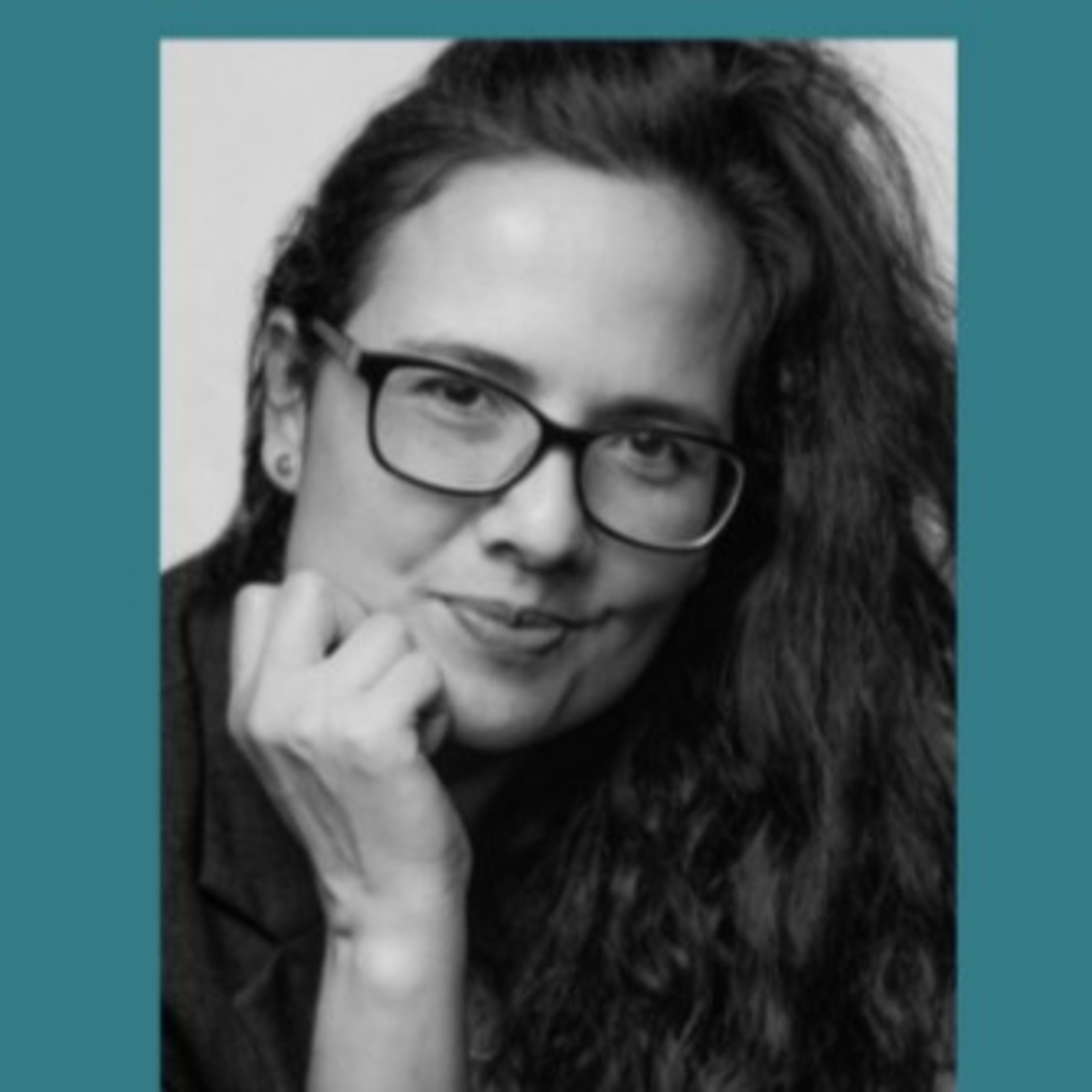 Entrevista a la Fotógrafa, community manager y escritora colombiana Mariela Cedeño Pérez del 3 de Noviembre de 2021. episode artwork