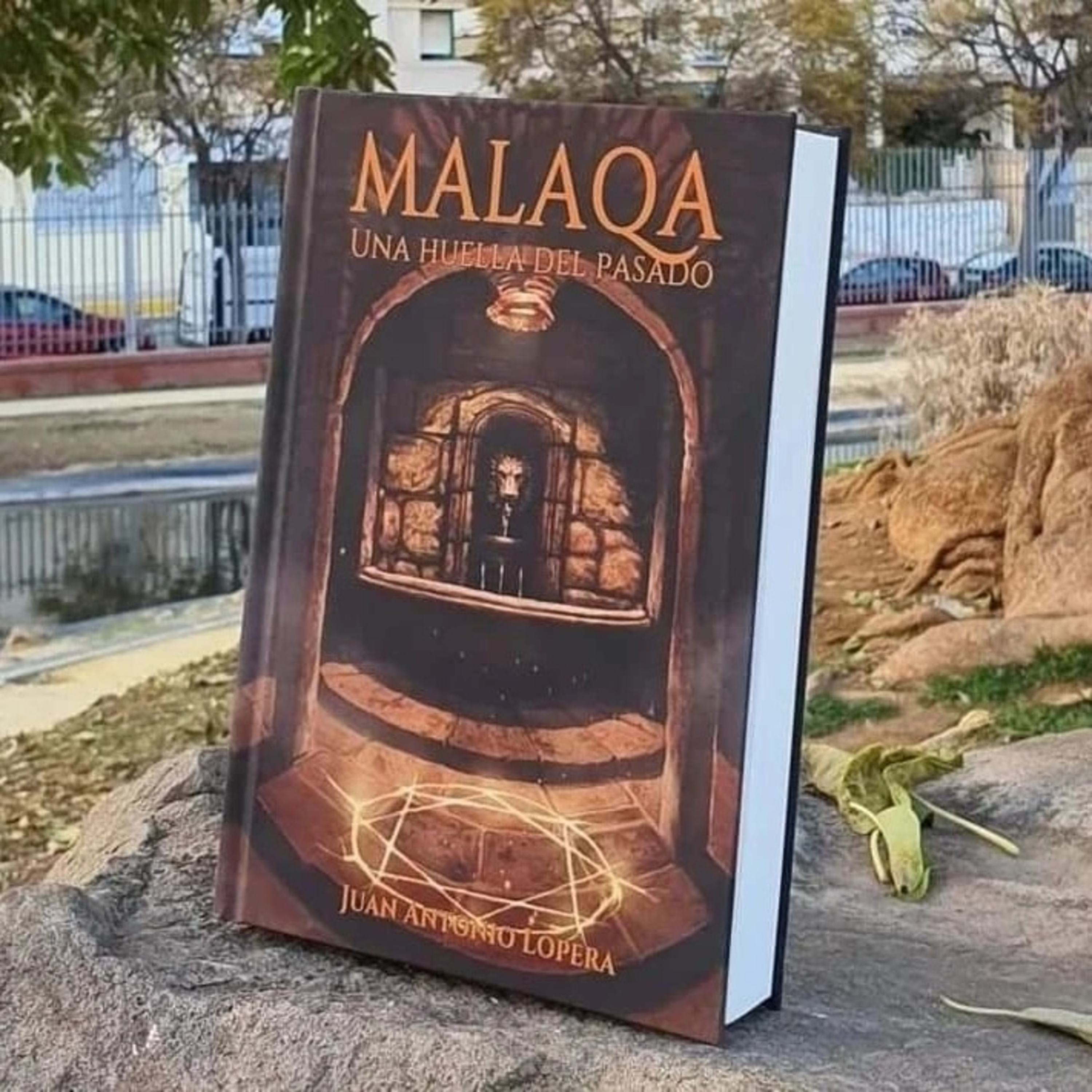 Juan Antonio Lopera Espejo - Fragmento de "Malaka: Una huella del pasado" Leído por Juan Antonio Lopera Espejo. episode artwork