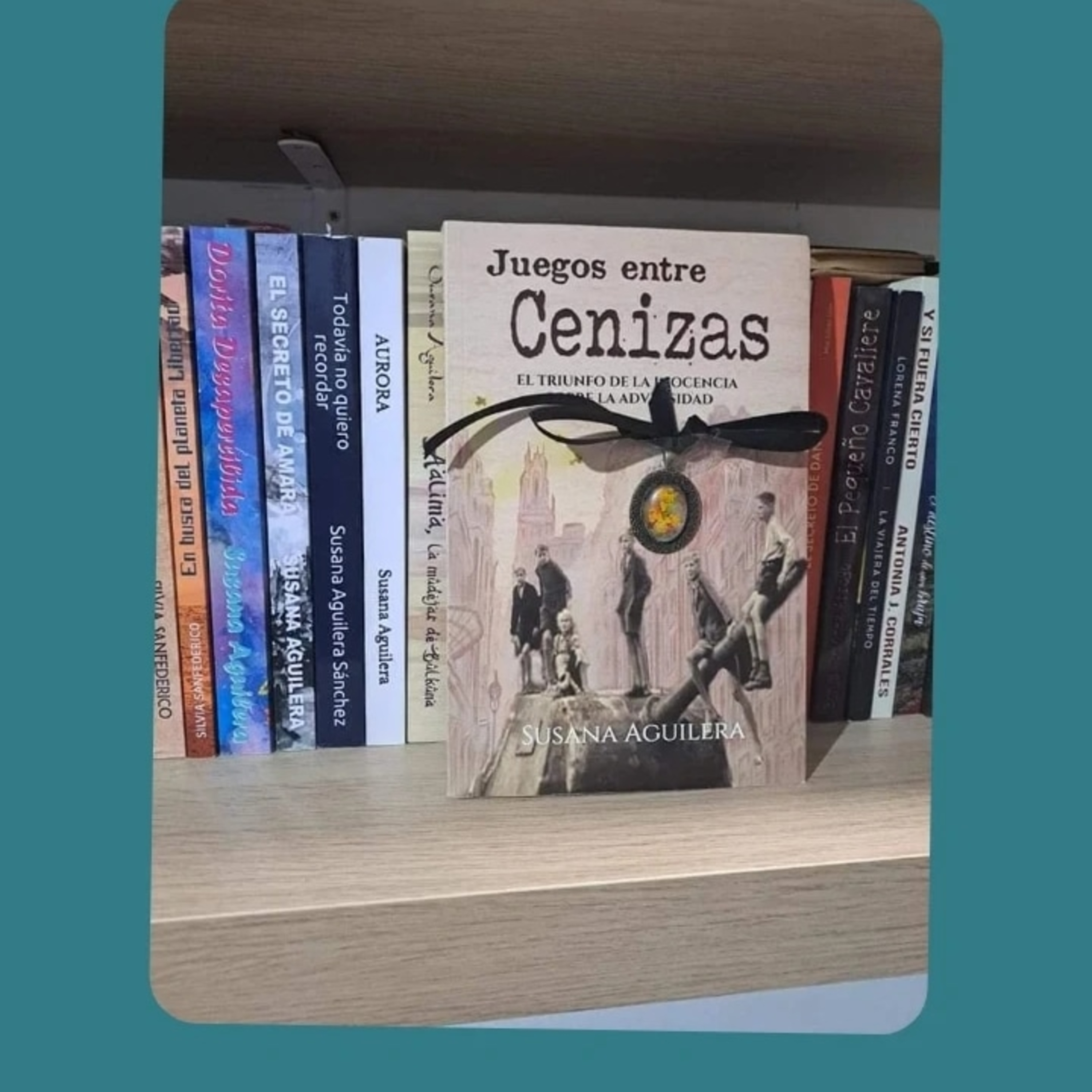 Susana Aguilera - Prólogo de "Juegos entre cenizas" Leído por Susana Aguilera. episode artwork