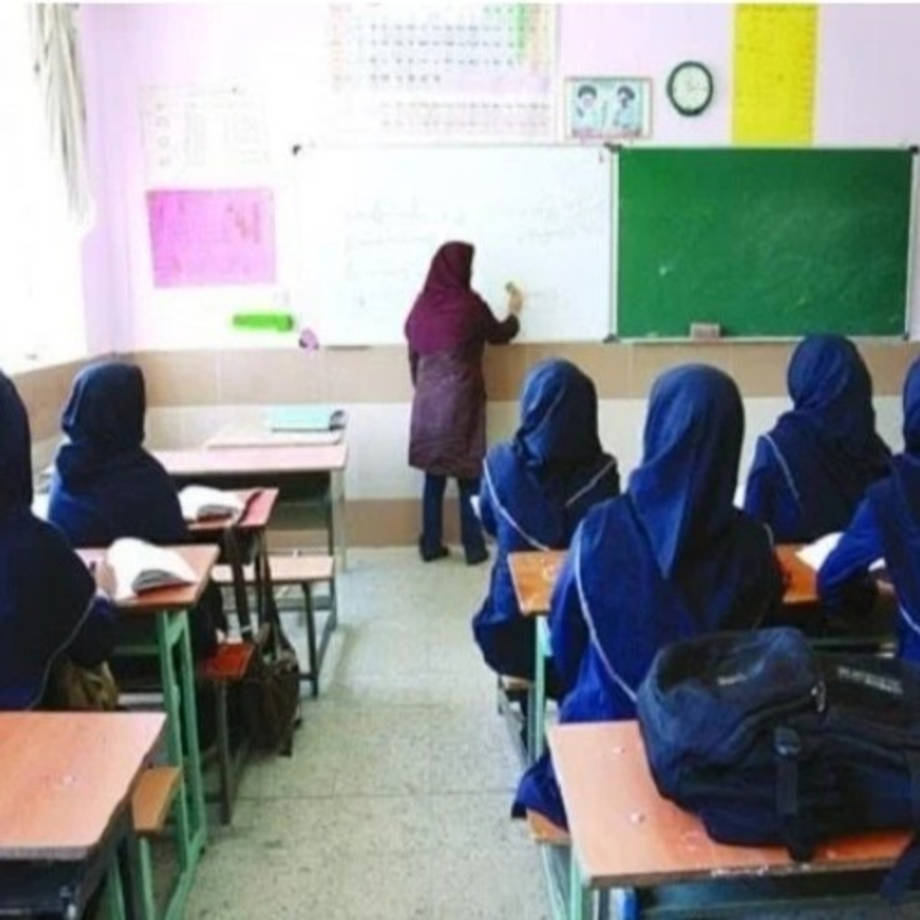 کاور بوسه آموزگار