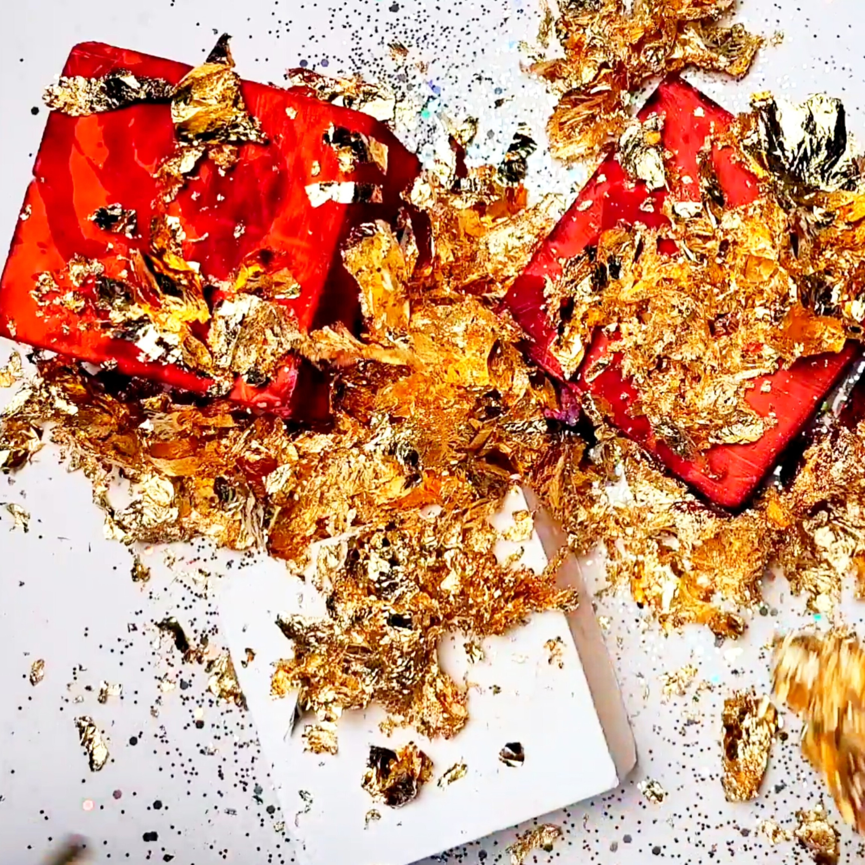 Satisfying ASMR Crunchy Chalk Crushing with Gold Leaf for Loving Day! 💖