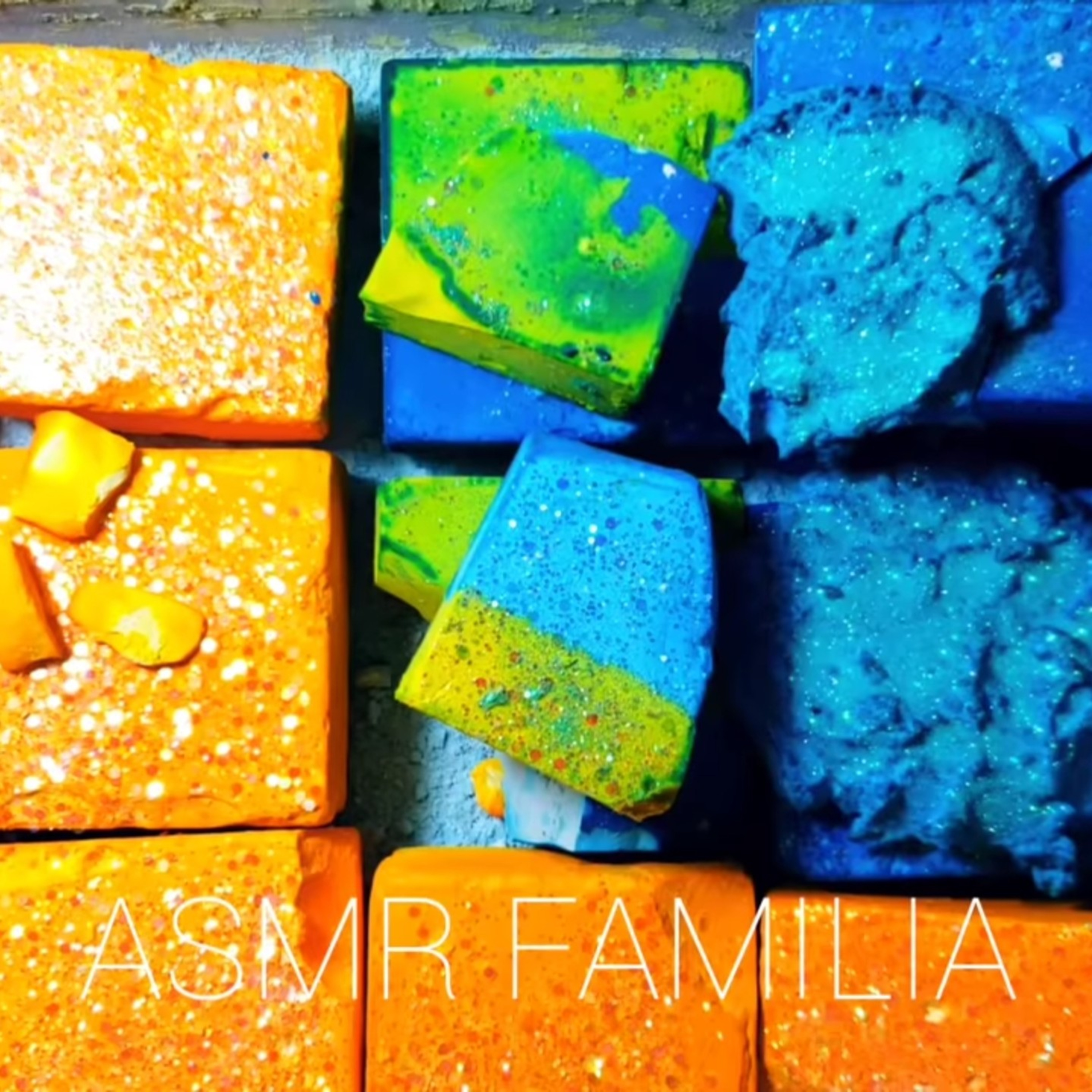 16+ Blue & Yellow Dyed Gym Chalk Crush