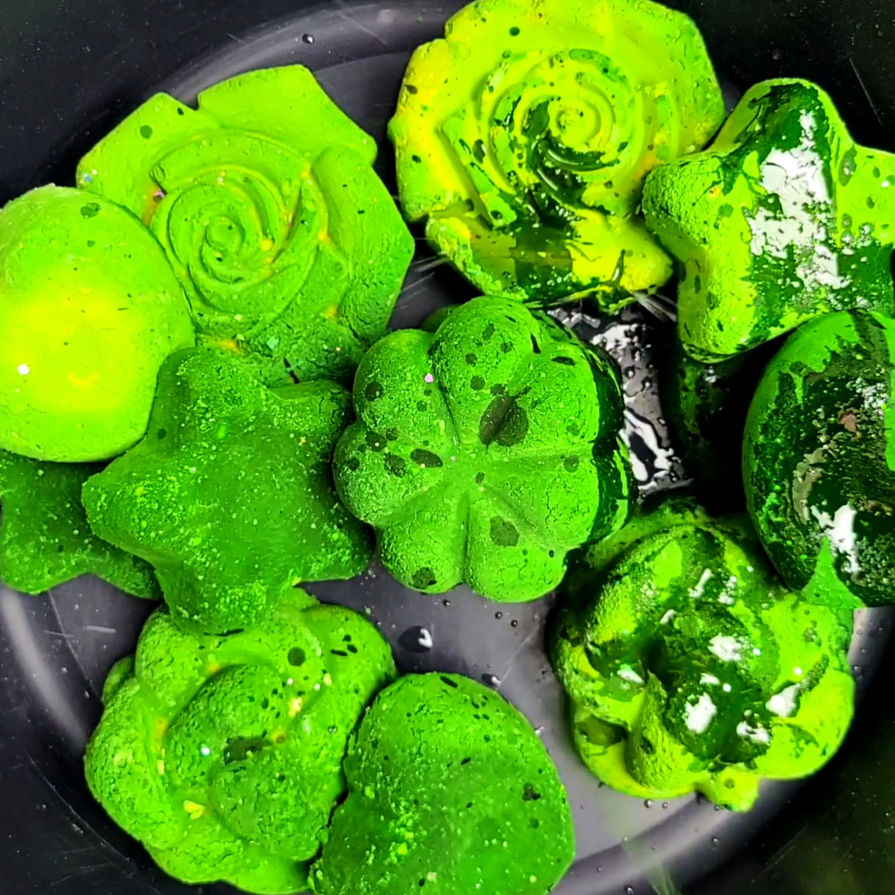 Crispy green cornstarch crunchies 💚🇵🇸 #asmr #gymchalk #dusty #cornstarch