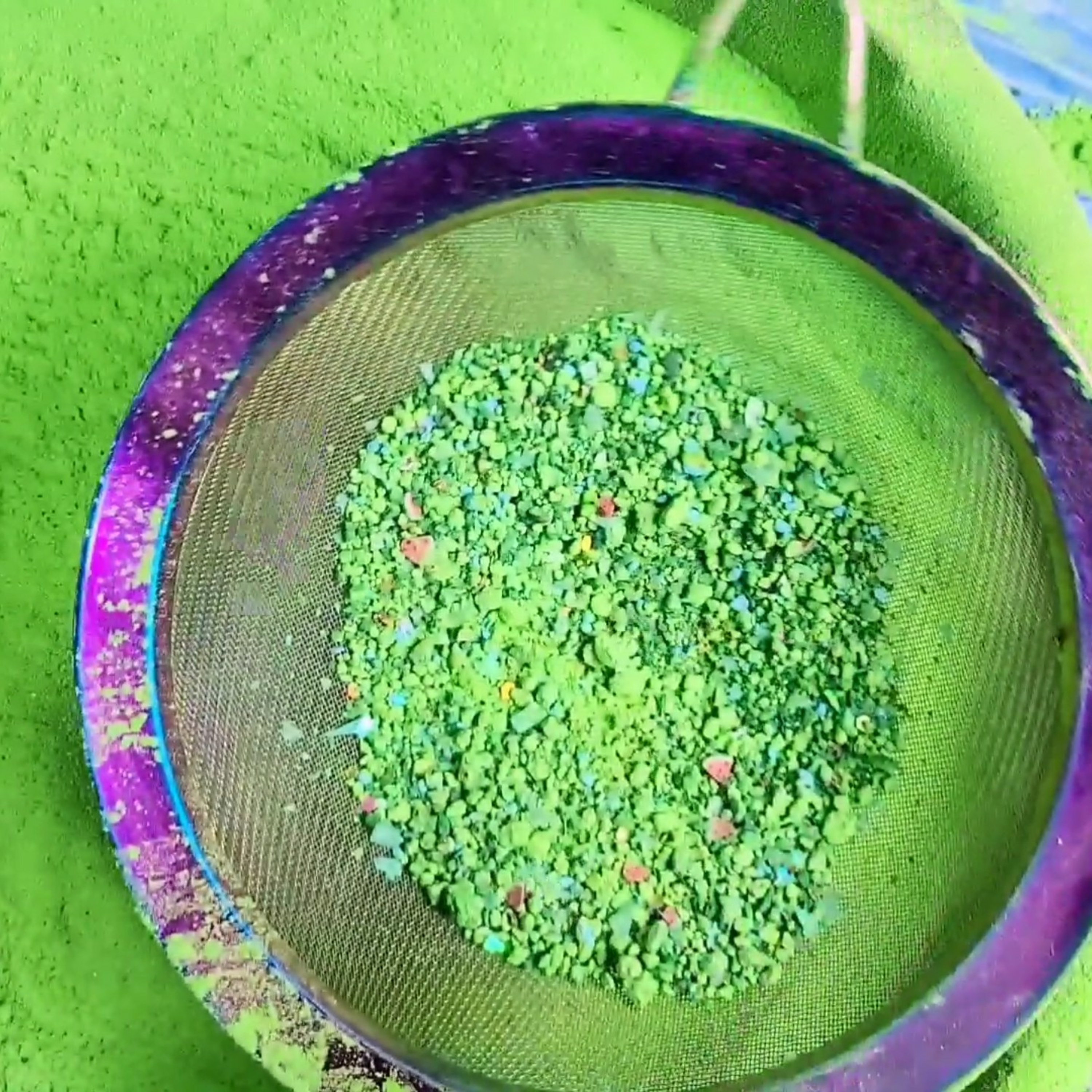 Sifting and powder play in my matcha mix ✨ ASMR FAMILIA