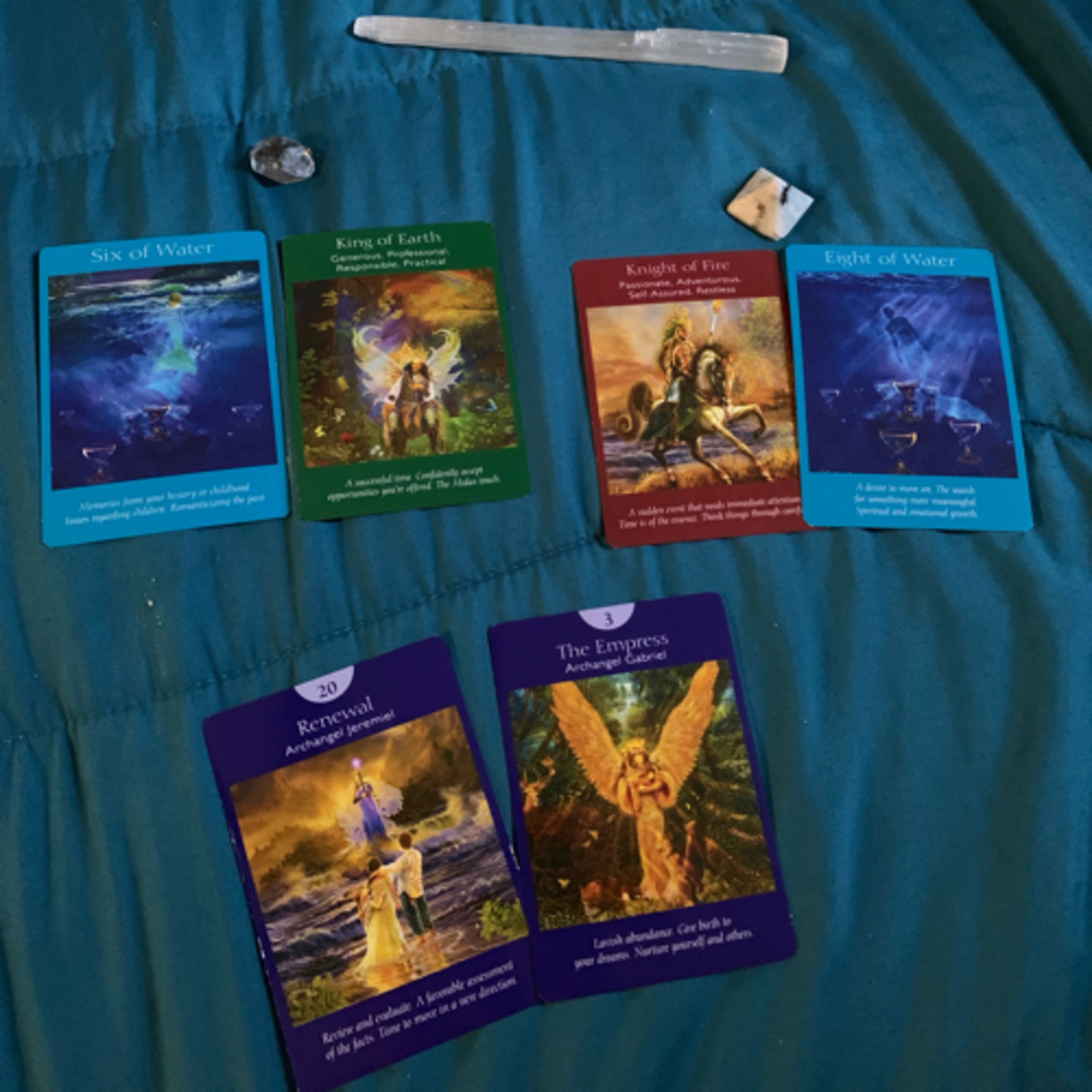 Friday Chats. Friday the 13th: Crystal Information - Selenite & Tarot pull  episode artwork