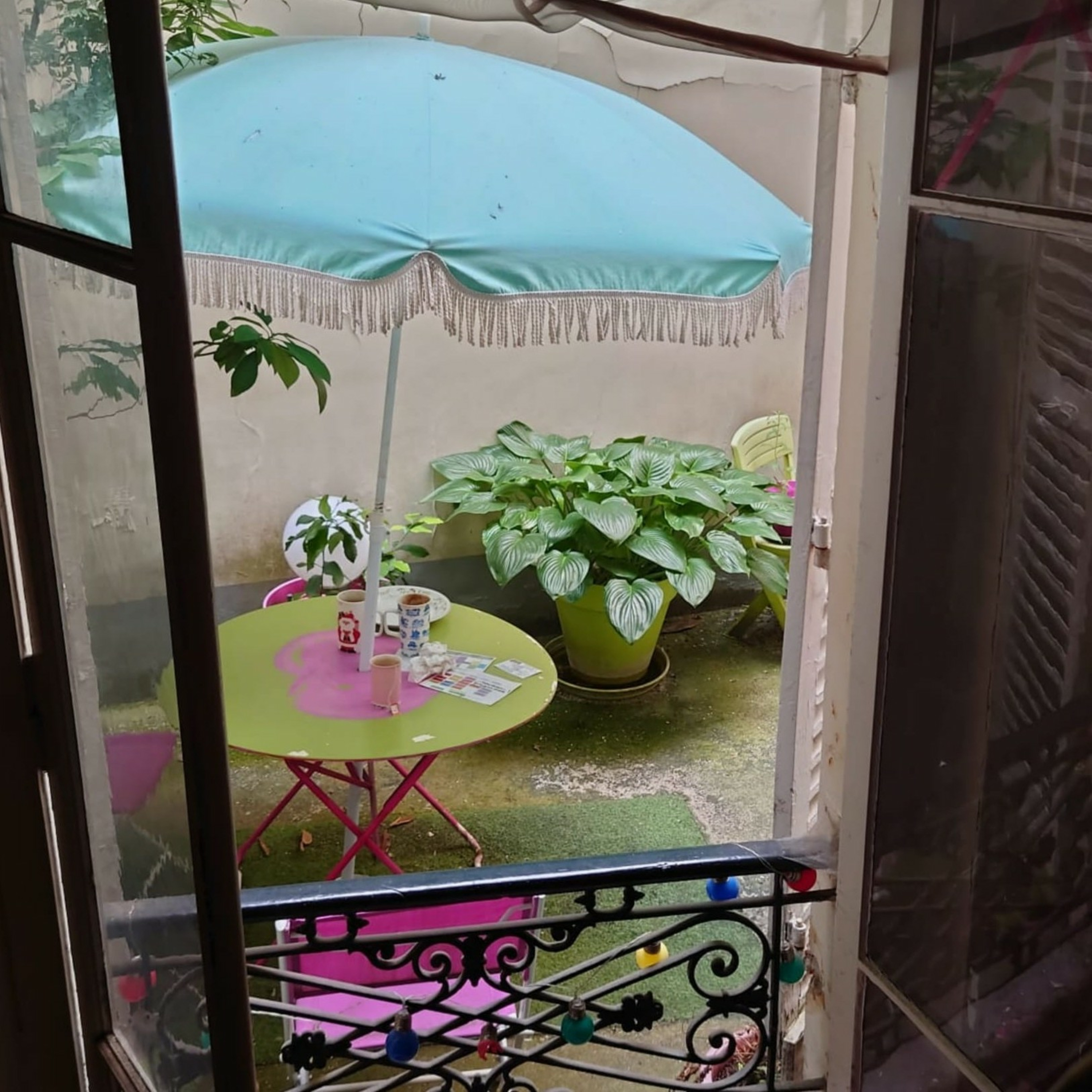 La Guerre ce n'est pas la solution pour se refaire la cerise sur le gâteau mais 1 meurtre séries episode artwork