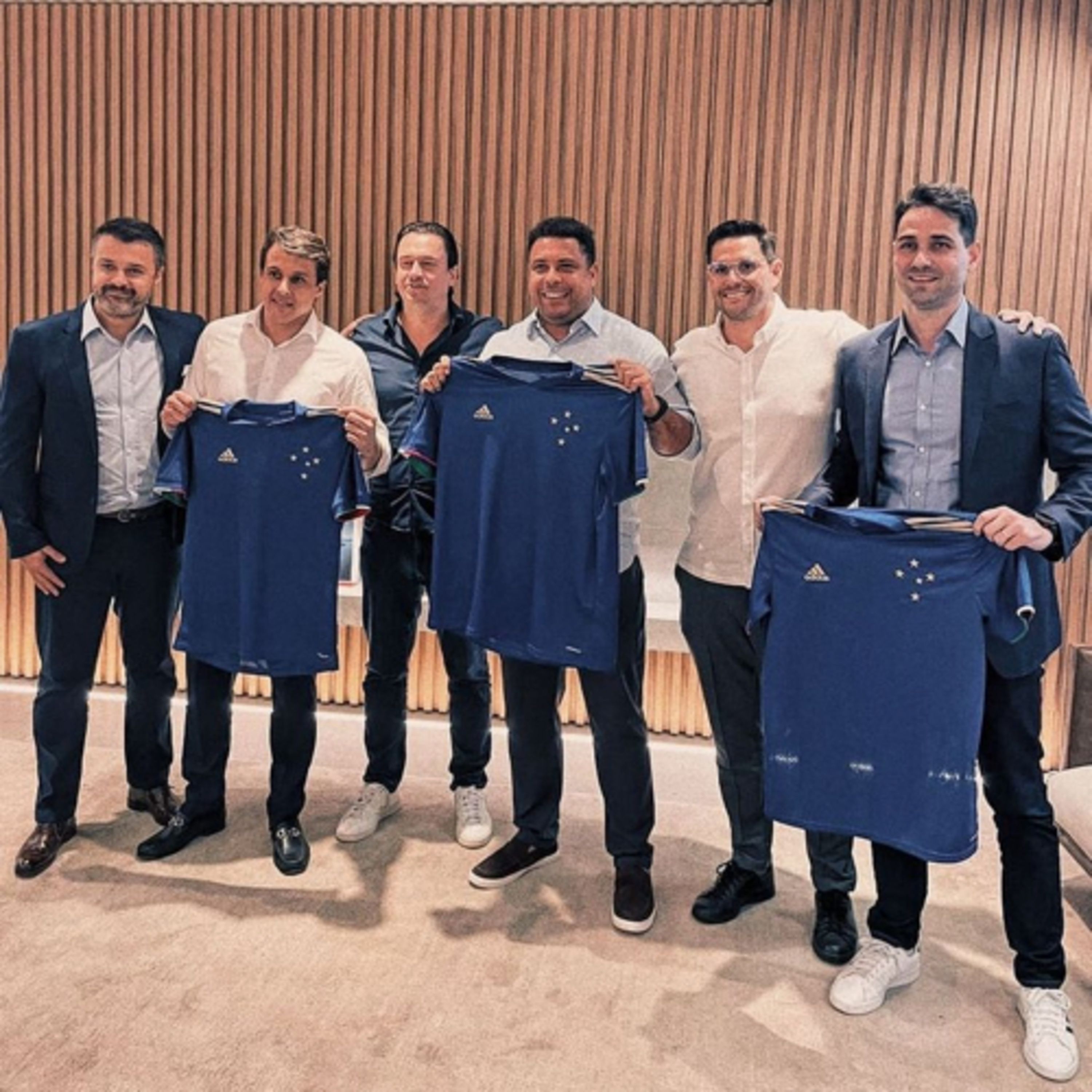 RONALDO FENÔMENO COMPROU O CRUZEIRO POR R$400 MILHÕES! episode artwork