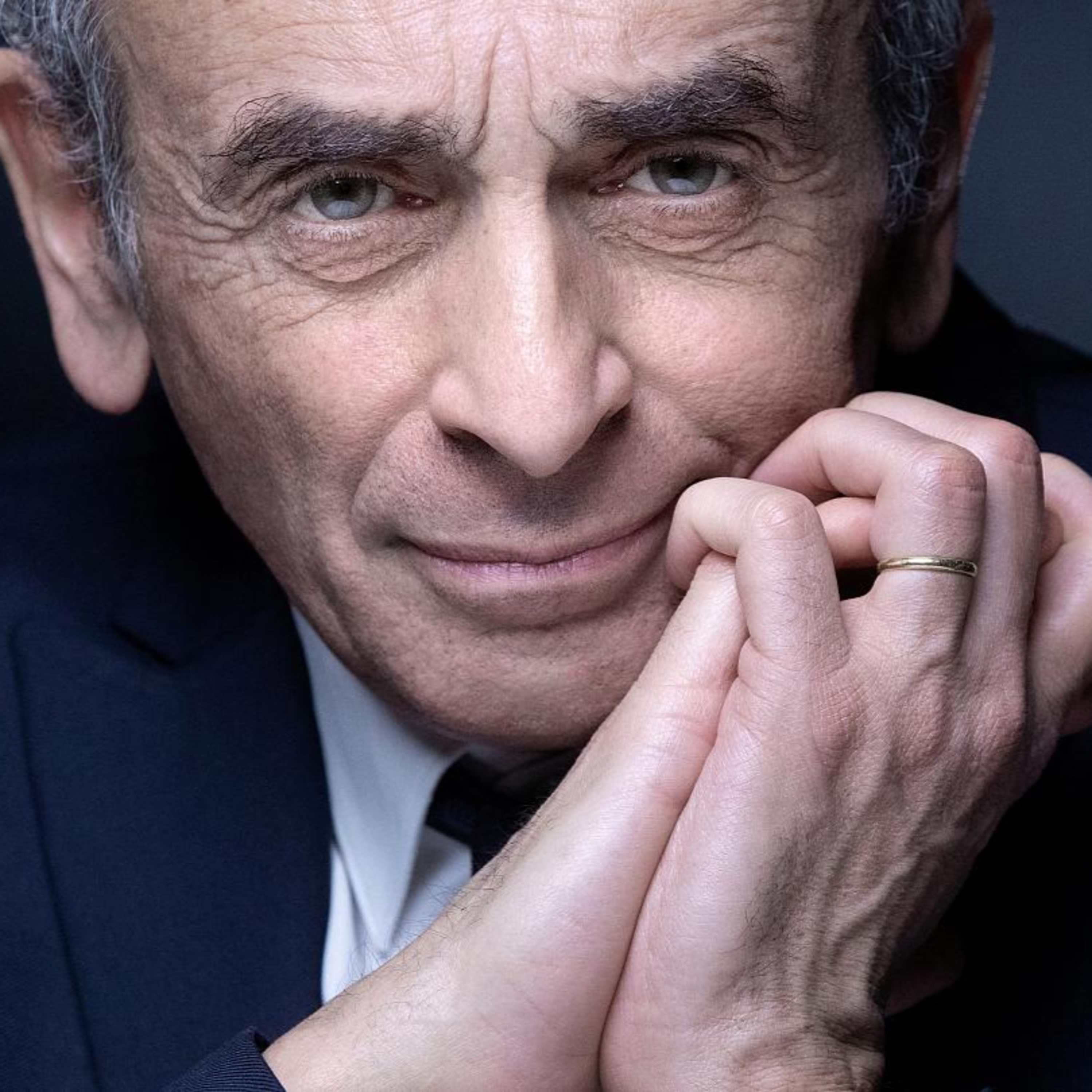Eric Zemmour, um judeu de origem argelina, anti-imigração, ensombra Marine Le Pen