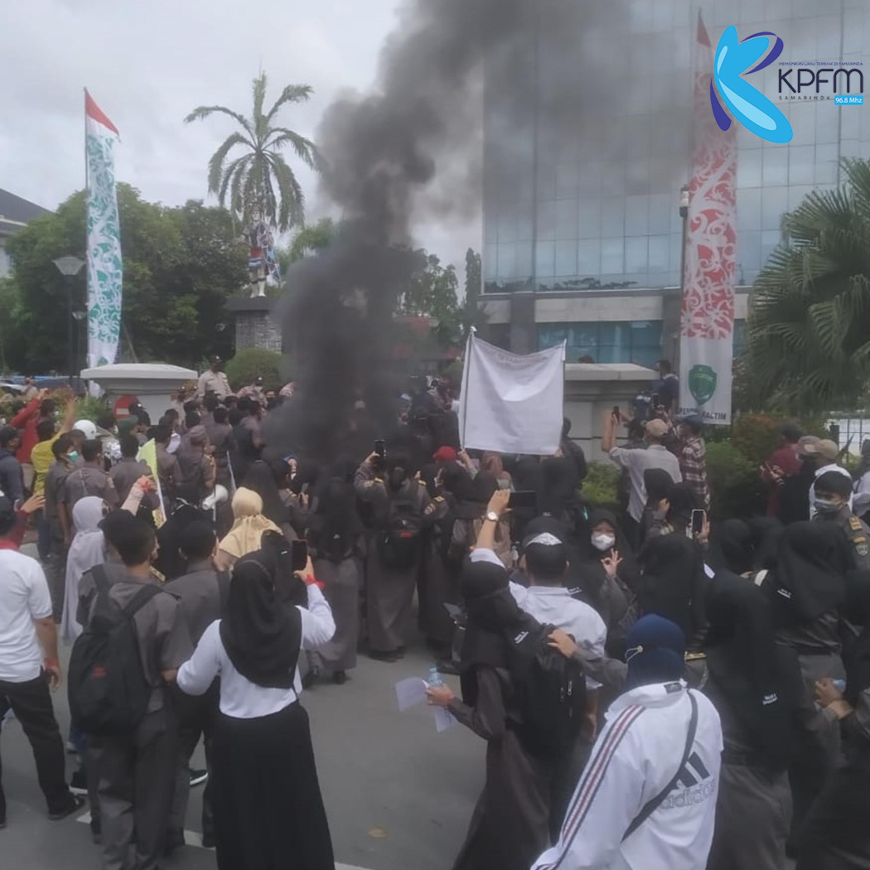 KP FLASH NEWS EDISI 04 JANUARI (18.00) & 05 JANUARI (08.00) 2022 episode artwork