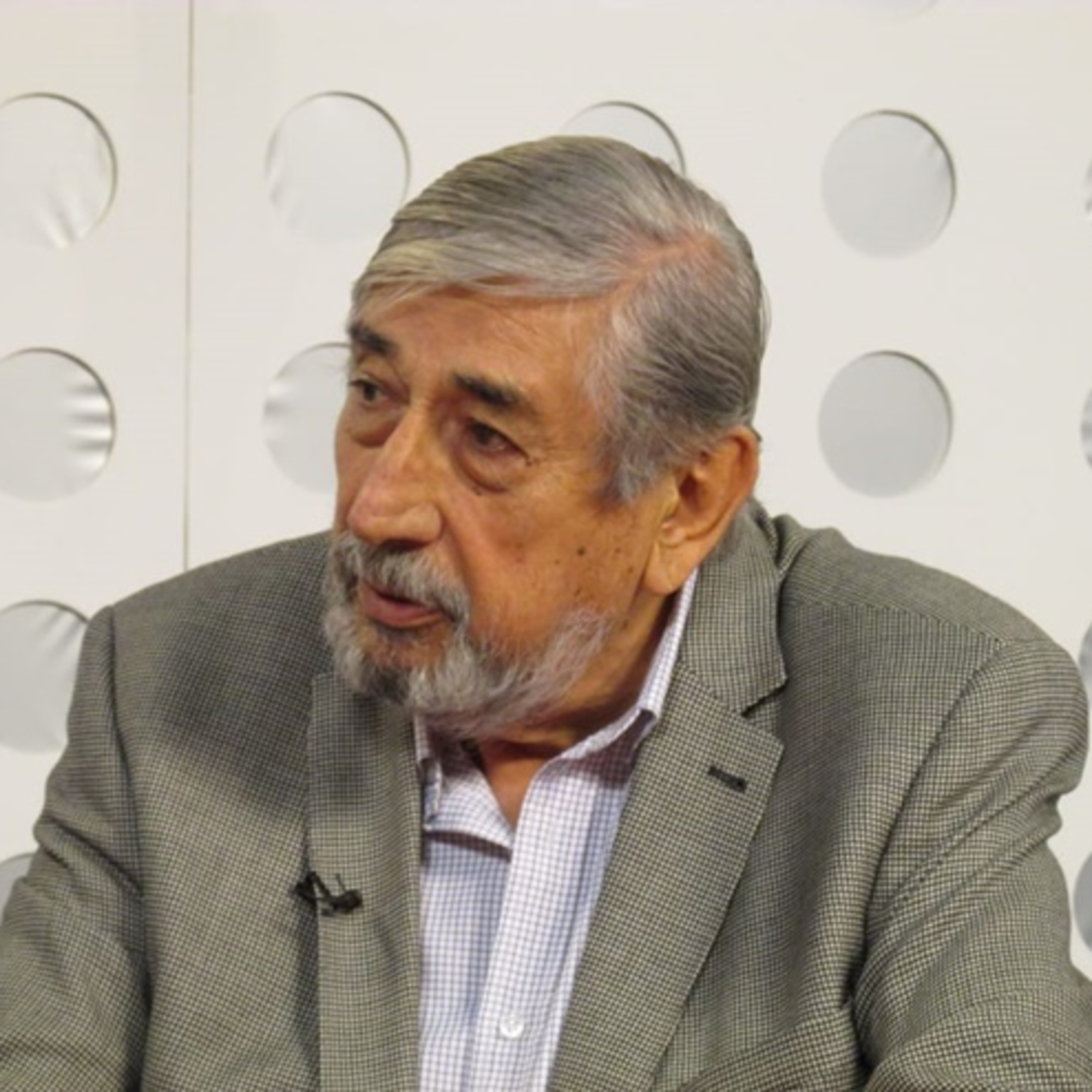 hola soy gustavo lis periodista con ganas de crear algo diferente