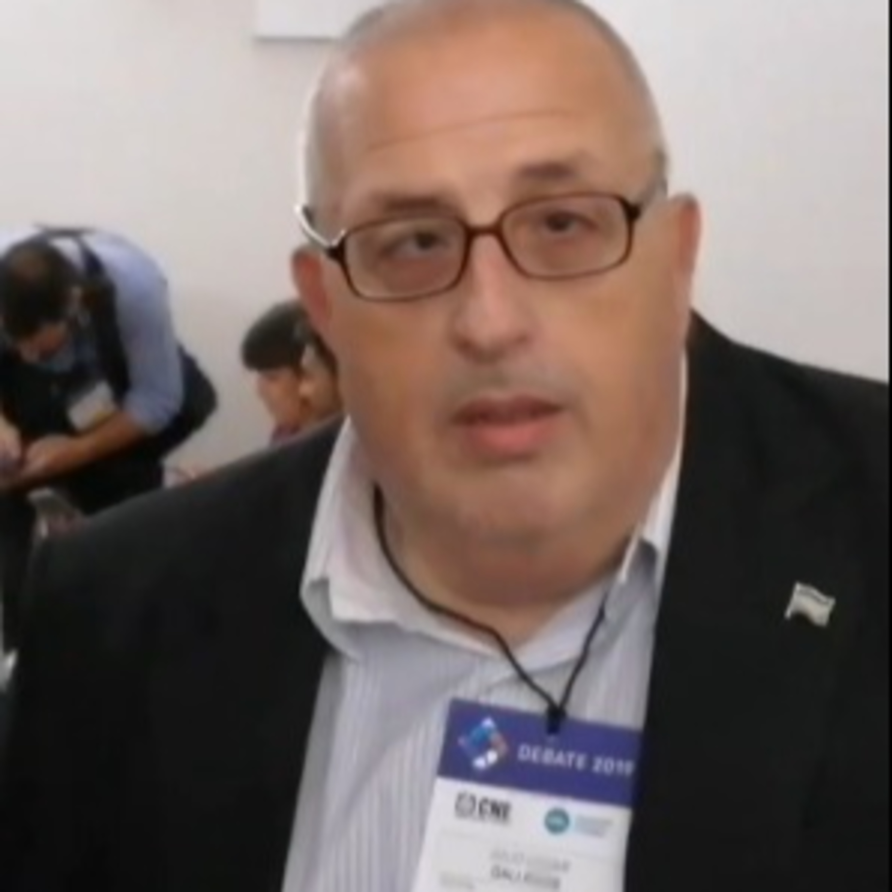 hola soy gustavo lis periodista con ganas de crear algo diferente