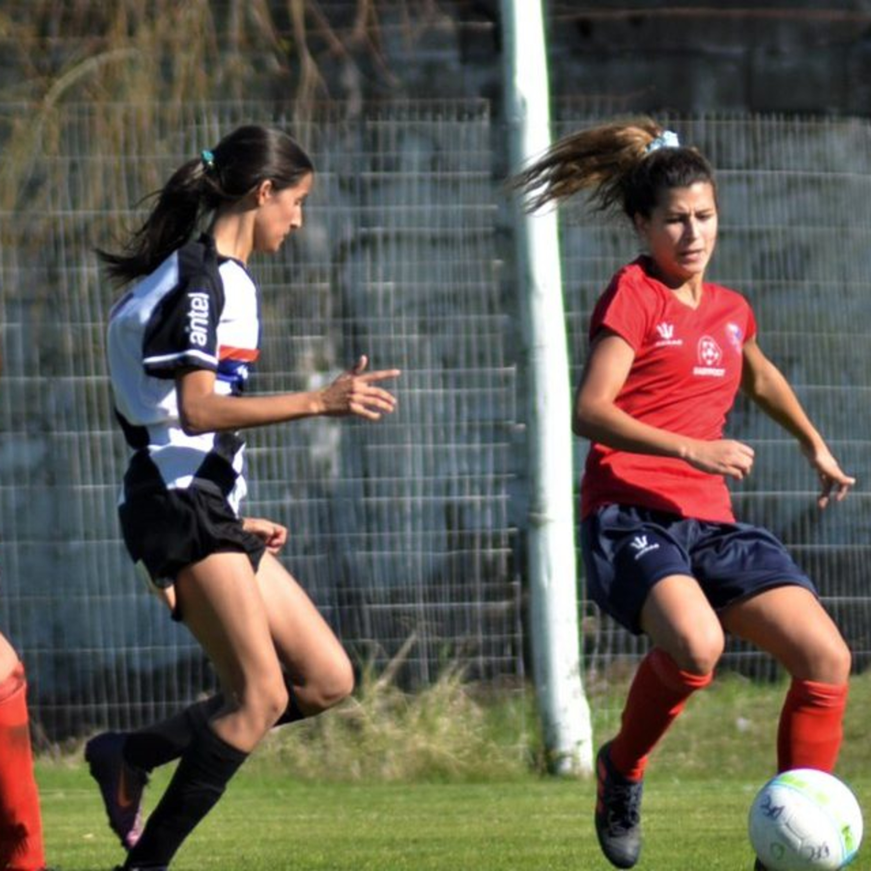 AUF limitó ingreso al campeonato de fútbol femenino: “Nosotras no tenemos antecedentes en materia de problemas de seguridad” episode artwork