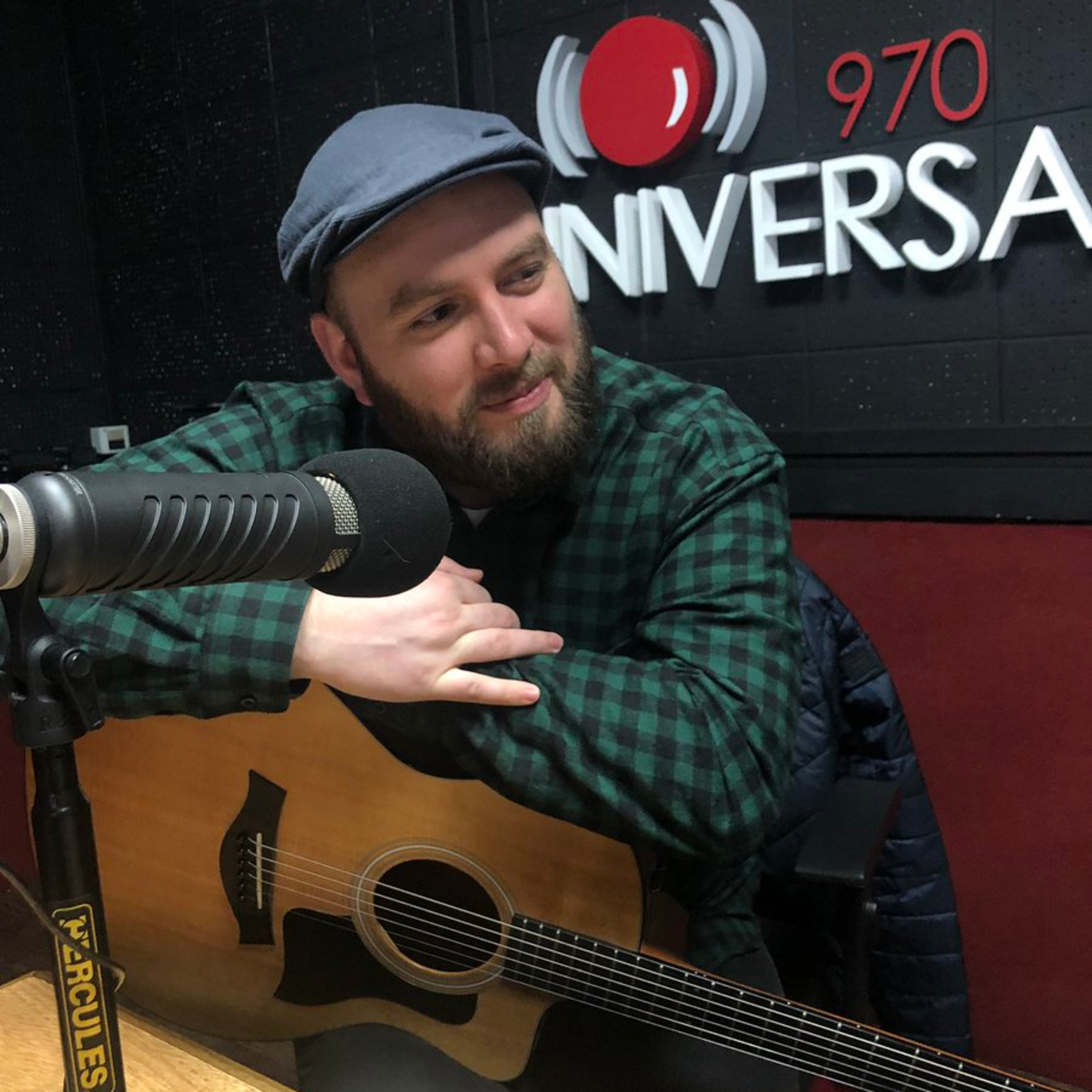 Gus Oviedo, un músico que mezcla el folklore, el pop y el romanticismo en sus temas episode artwork