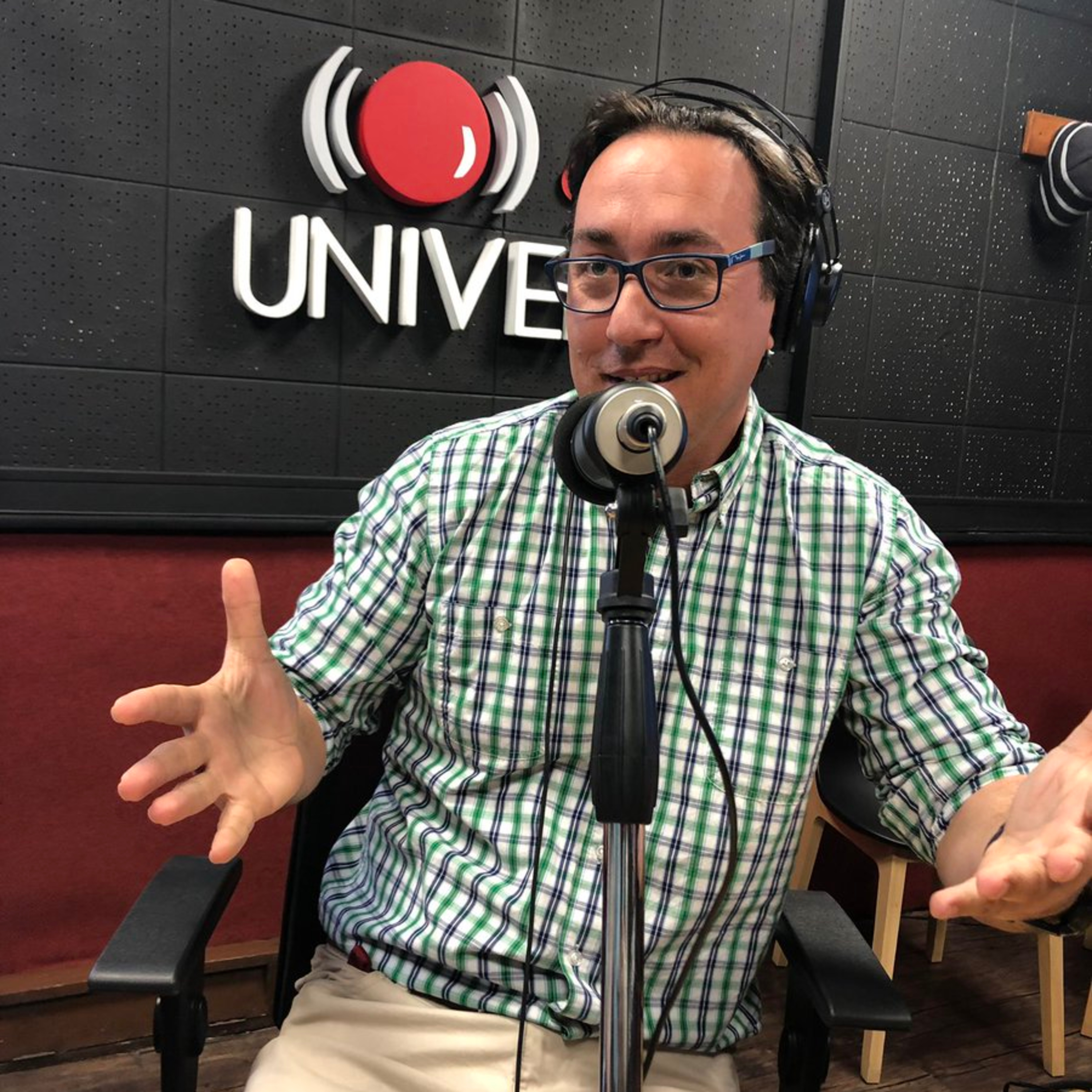 Qué observar en el debate entre Lacalle Pou y Daniel Martínez: lo que comunican los gestos episode artwork