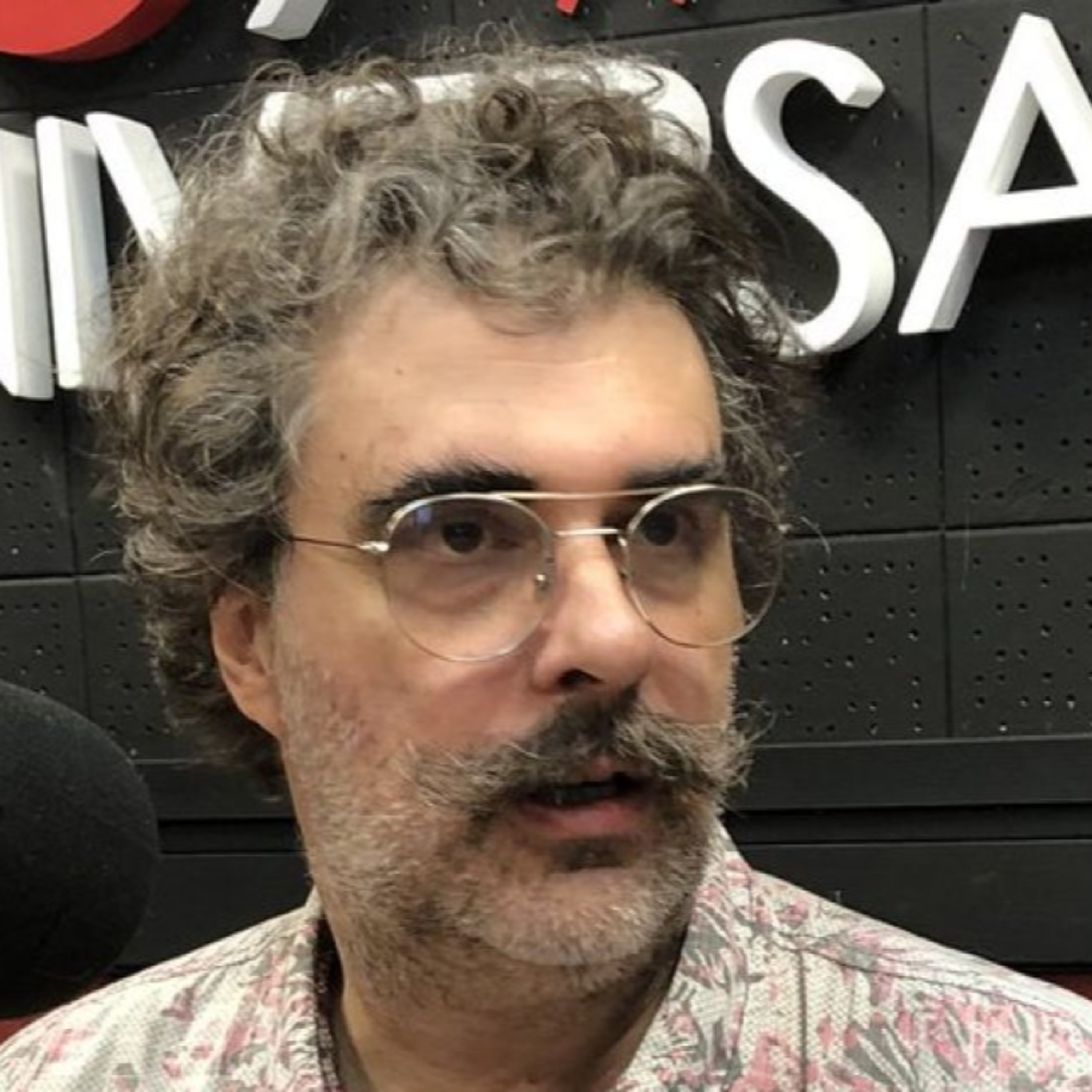 Santiago Tavella, sus embajadores del buen gusto y sus encuentros secretos episode artwork