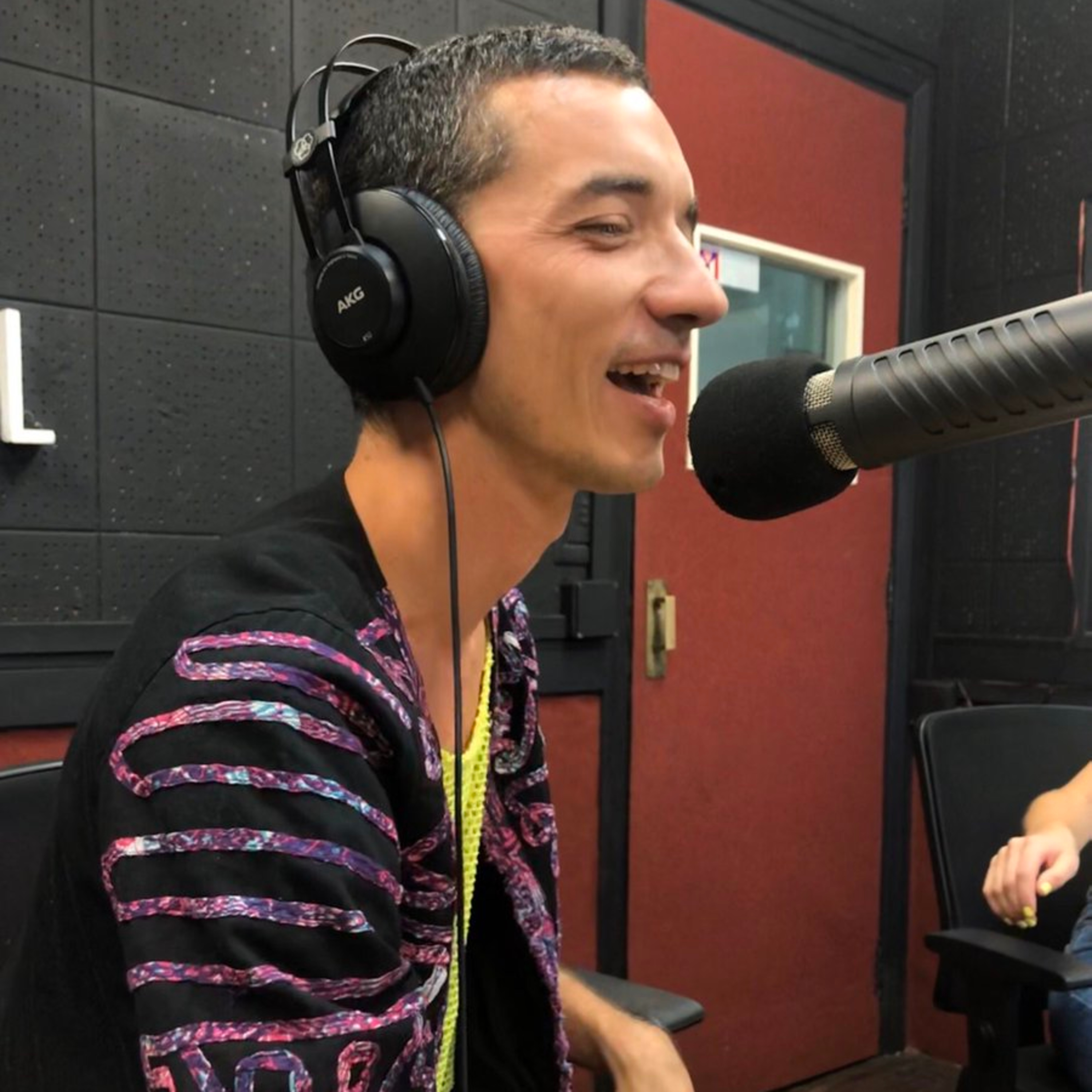 “Reel”, show dinámico y surreal que conjuga a una travesti, un rockstar venido a menos, una cantante sexy y un trapero episode artwork