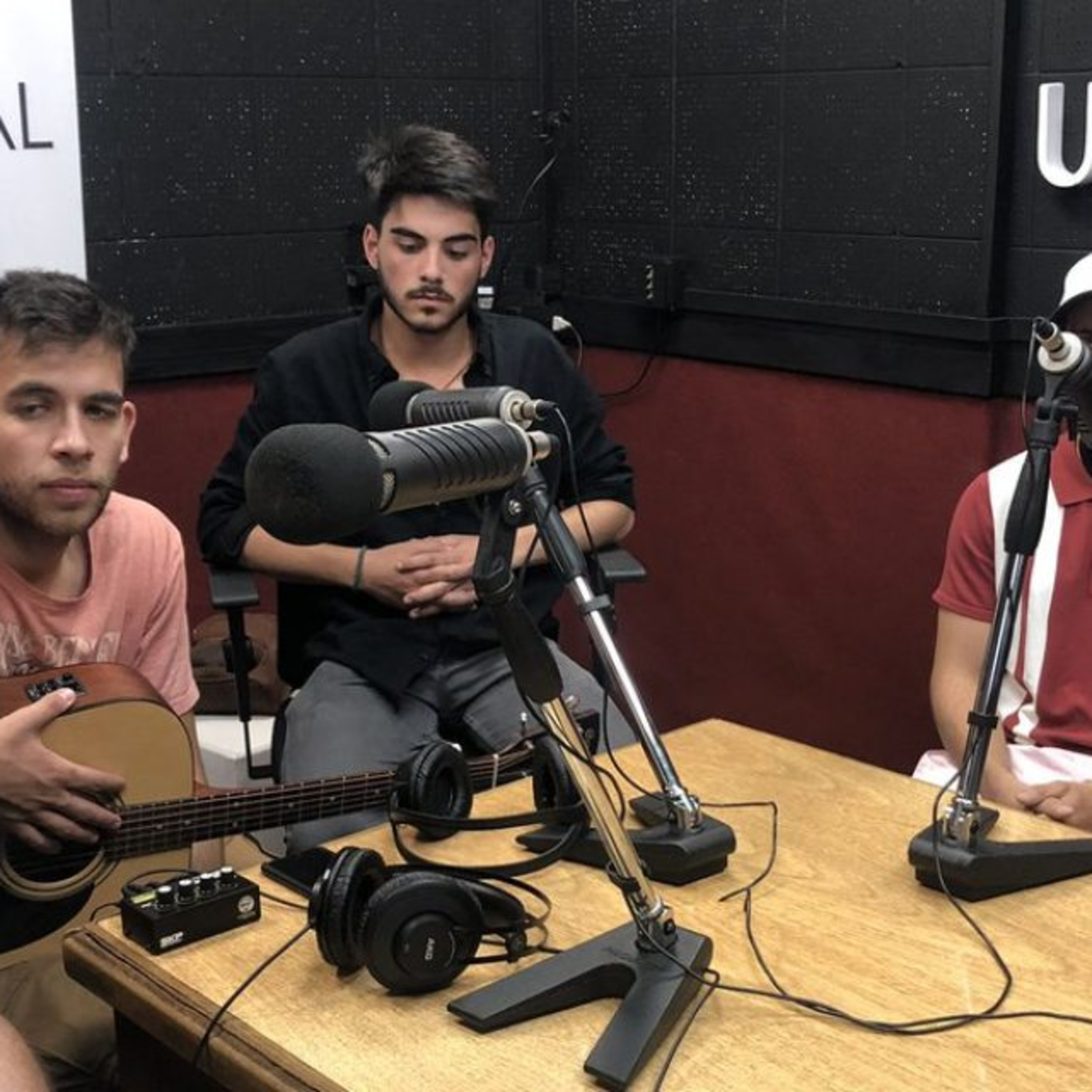 Artistas Azules, una iniciativa de artistas comprometidos con la concientización sobre el trastorno del espectro autista episode artwork