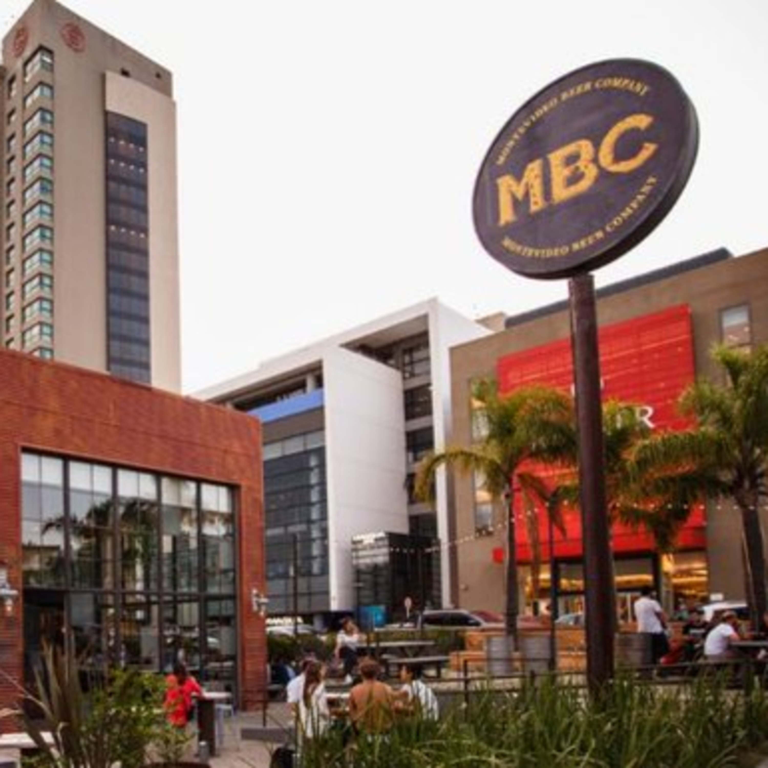 Montevideo Beer Company inaugura su sexto y más grande local en Punta Carretas, con 30 canillas de cerveza artesanal episode artwork