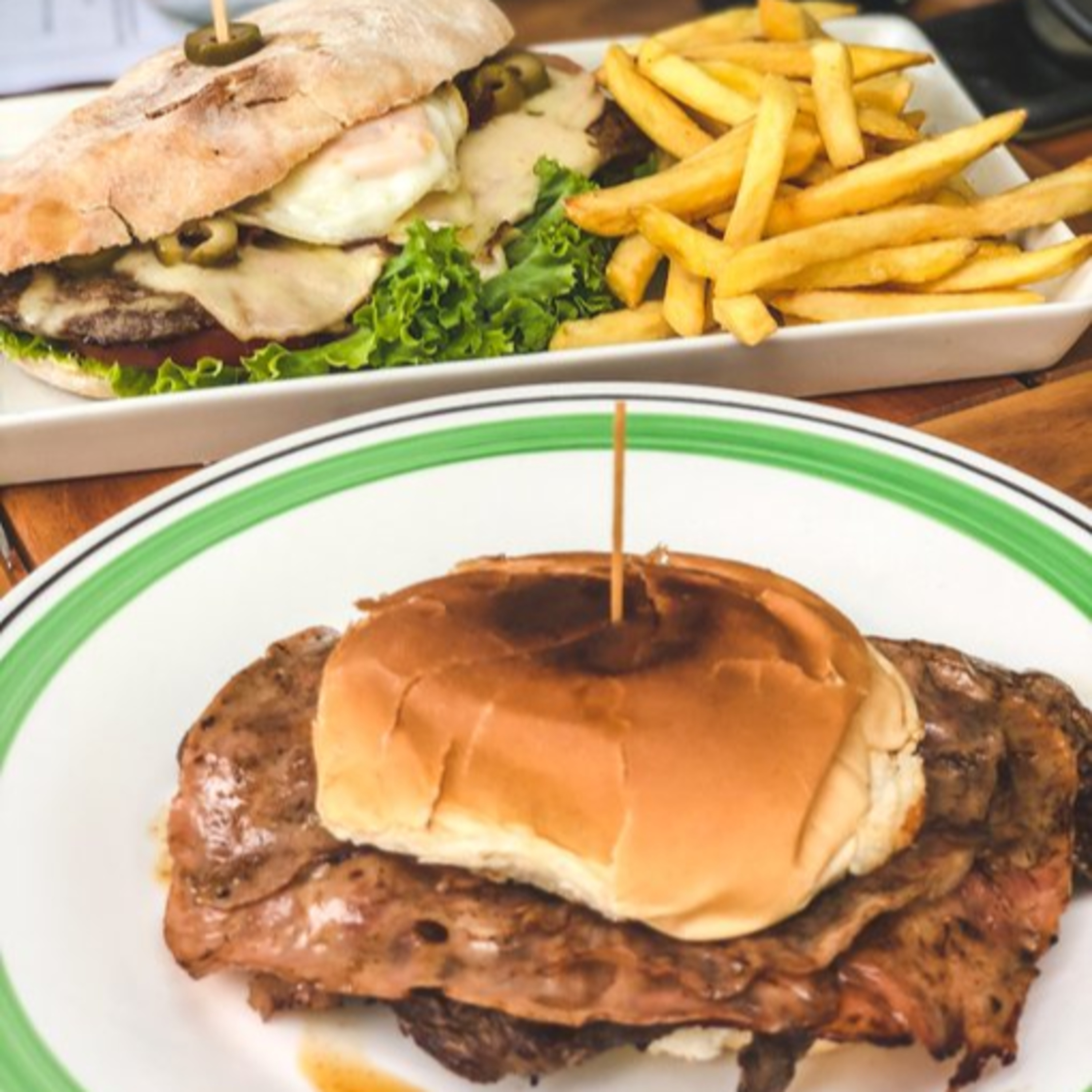 “Gaucho Power”: aprendé a hacer el chivito uruguayo típico de Lo de Carola episode artwork