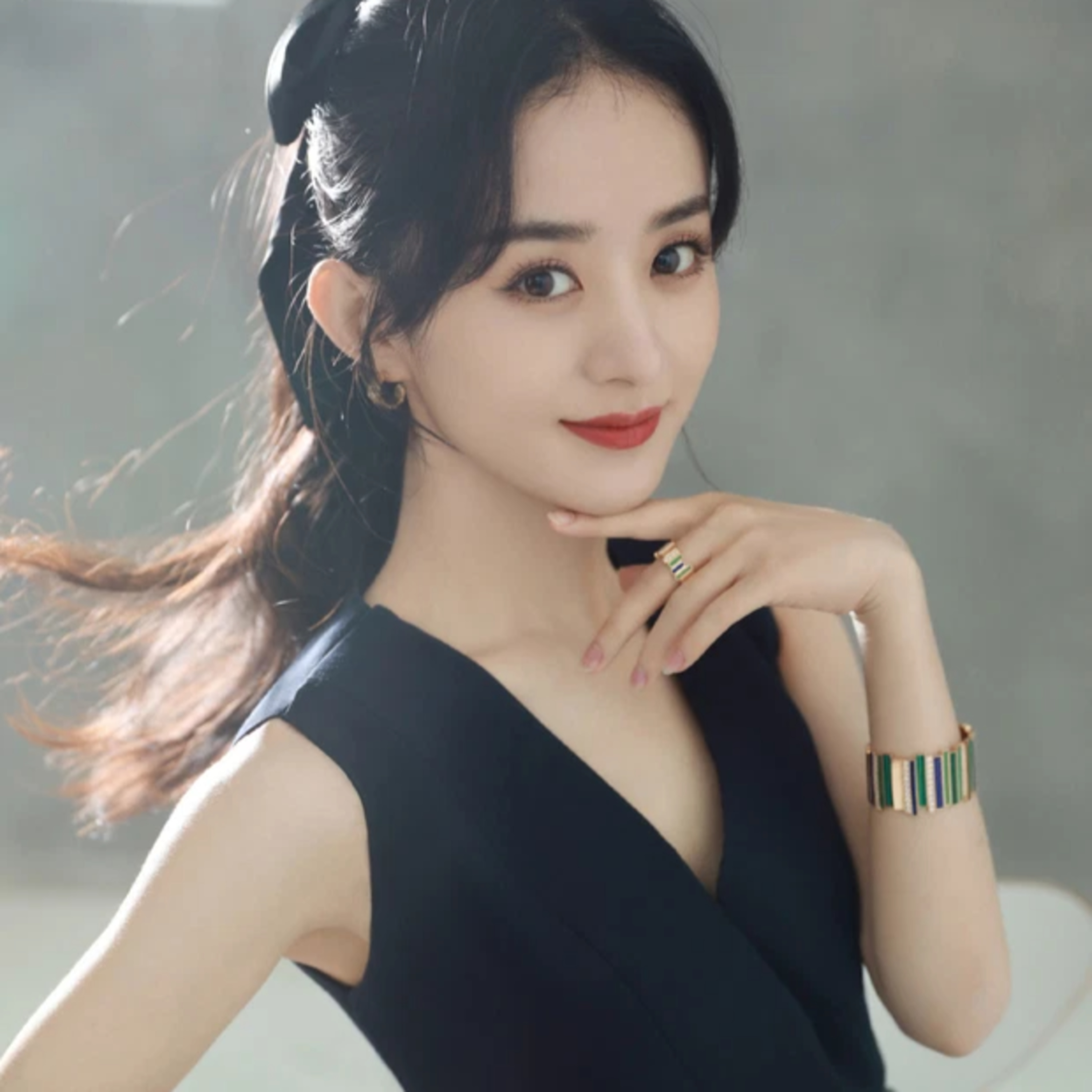 Dương Mịch bị tóm sống ôm hôn trai trẻ giữa đêm khuya, danh tính chàng trai khiến netizen phát sốt? episode artwork