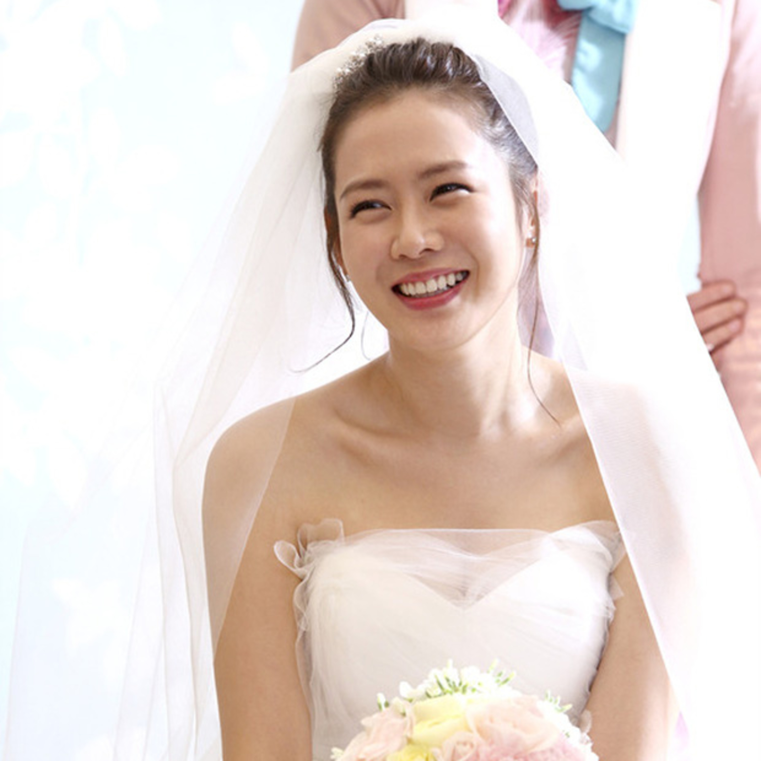 Son Ye Jin liệu "có cửa" khi bước vào đường đua váy cưới của hội mỹ nhân châu Á, có chiếc giá 11 tỷ episode artwork