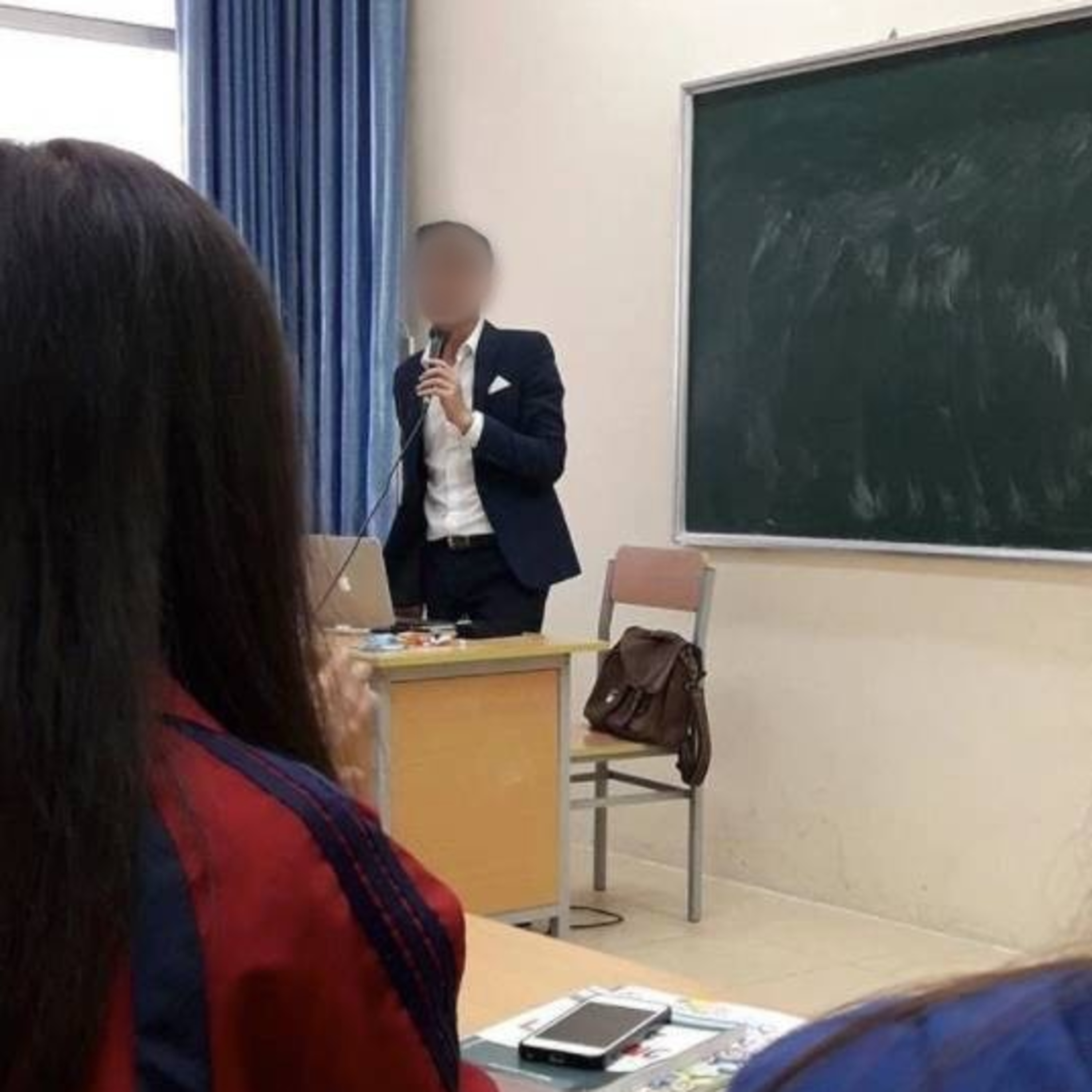 Vụ thầy giáo ĐH Luật HN bị tố gạ tình sinh viên, show ảnh: Chối đây đẩy, khẳng định bị bôi nhọ episode artwork