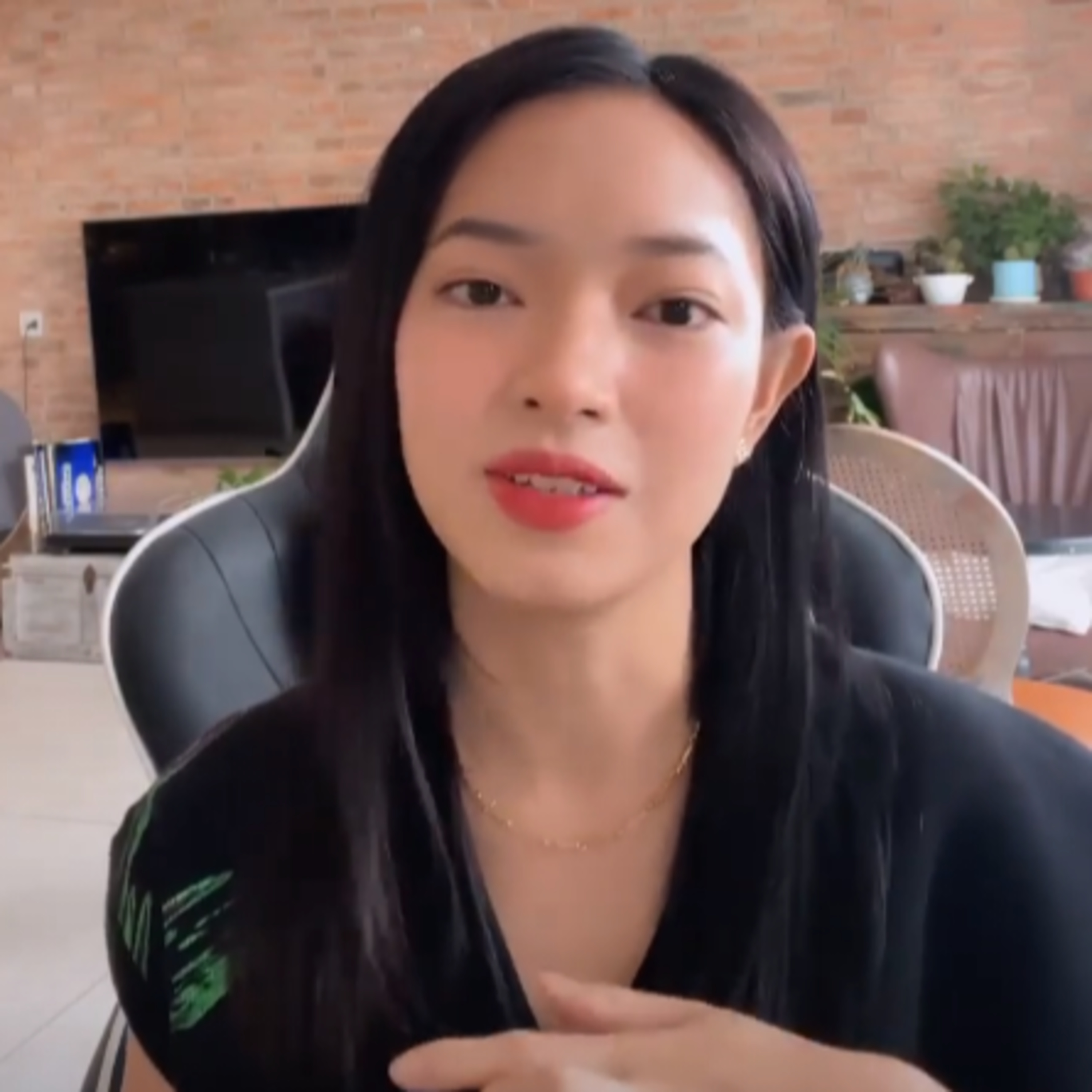 Châu Bùi kể chuyện tỏ tình vào ngày Cá tháng tư giữa loạt hint hẹn hò Binz: Sắp công khai rồi đây? episode artwork