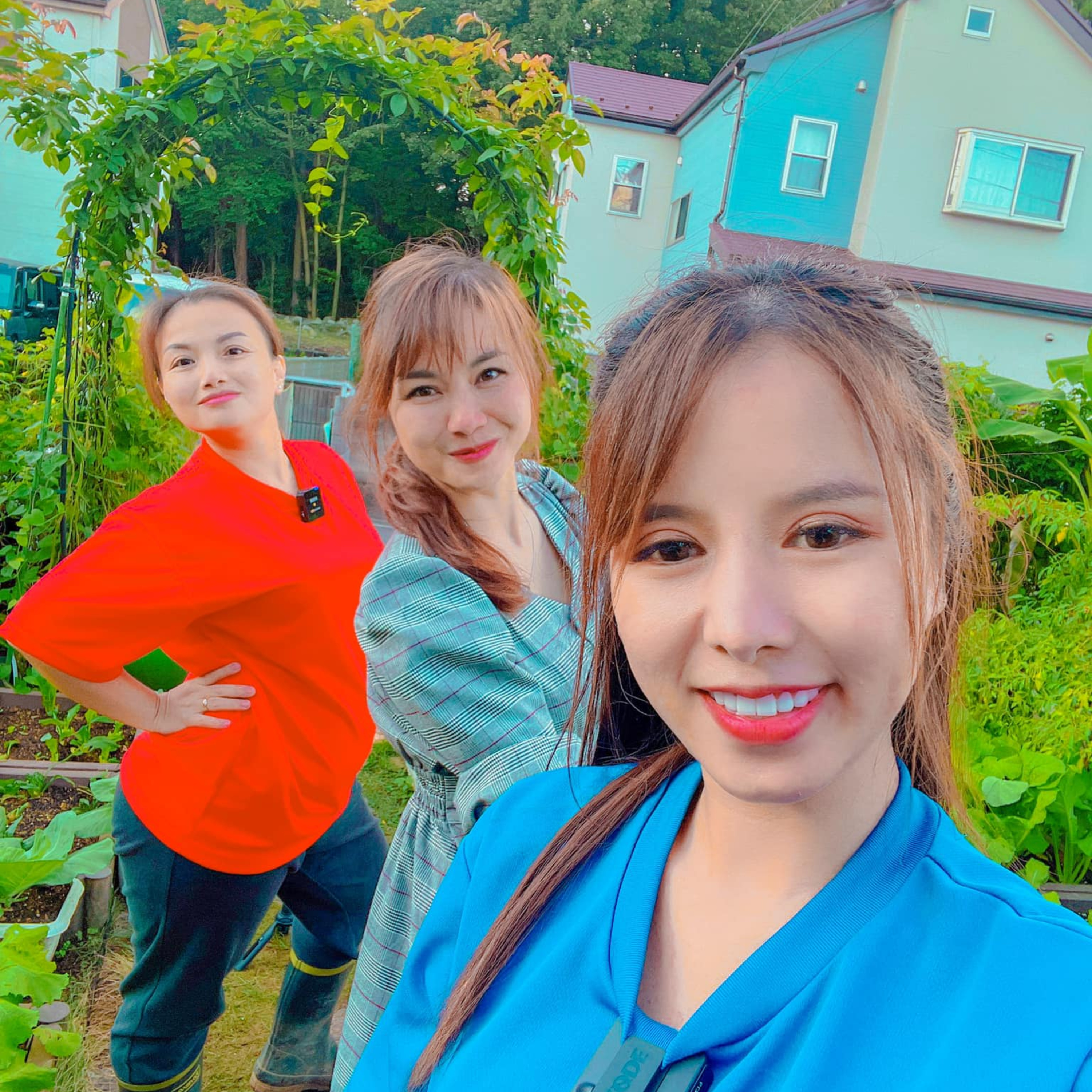 Youtuber Vợ Chồng Bà Nhân tự tay làm “quà” tặng Quỳnh Trần JP vì có công lớn  episode artwork