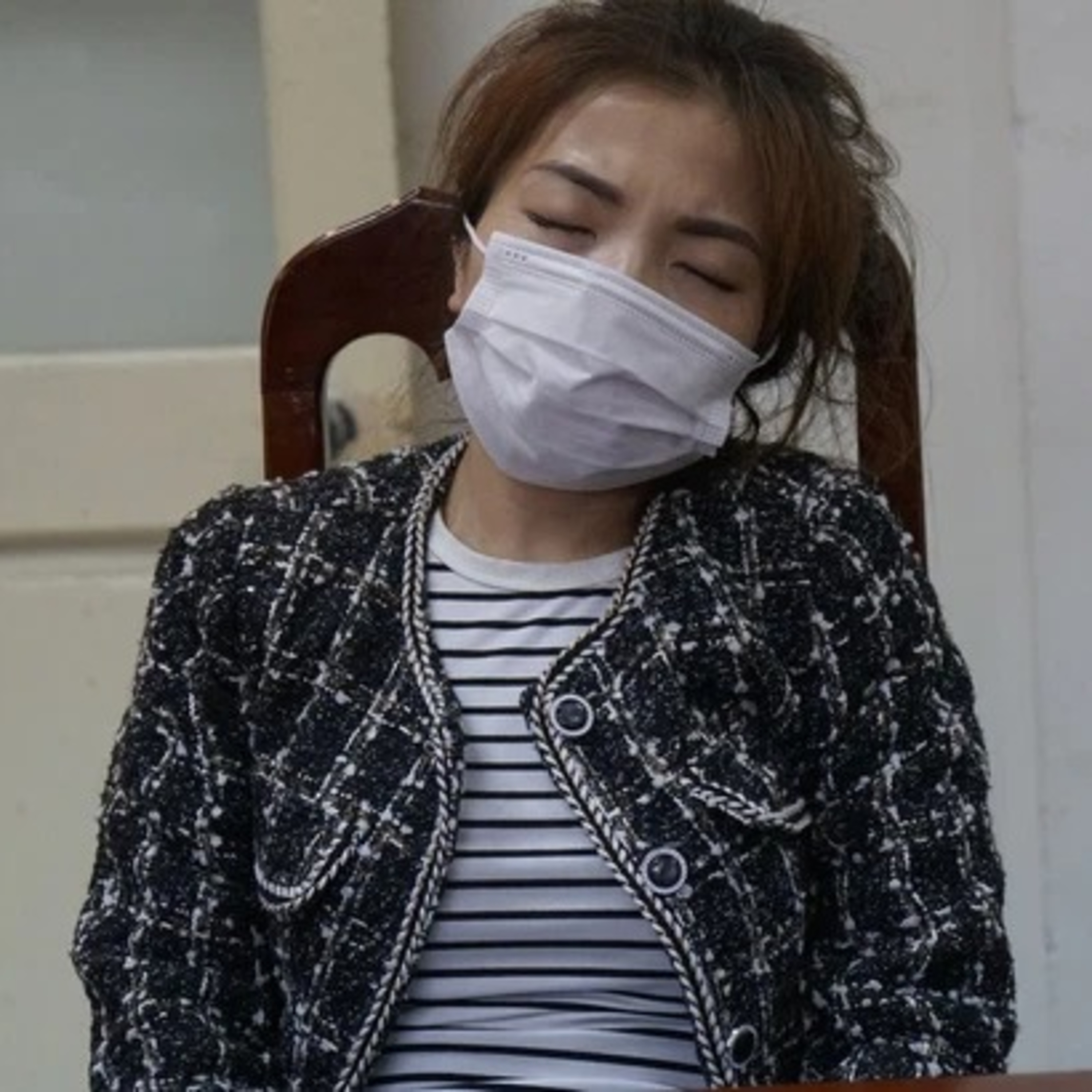 Vụ cô gái phóng hoả:1 thanh niên đen toàn thân, 1 bé 2 tuổi trợt hết da vùng không quần áo	 episode artwork