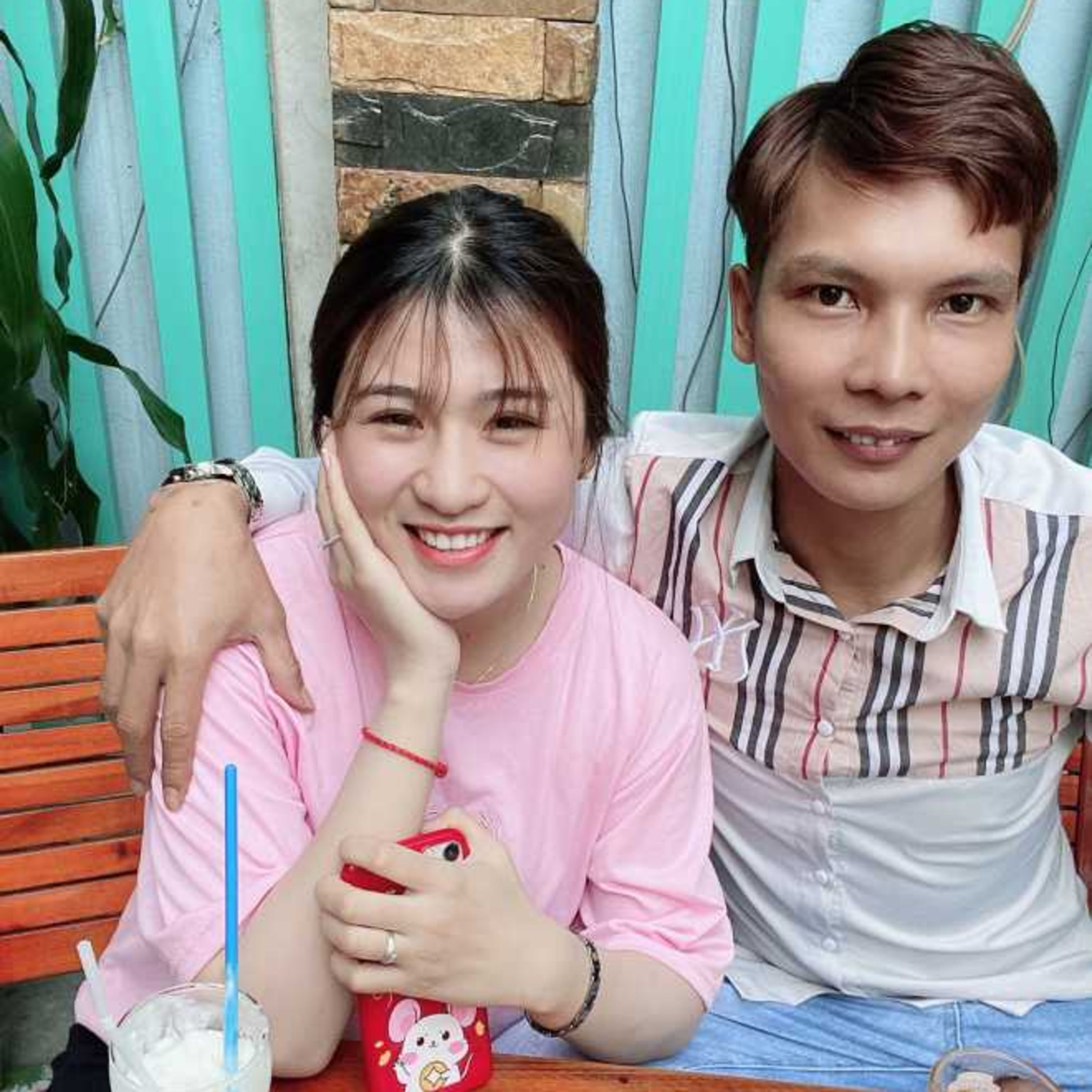 Kim Thủy - Vợ Lộc Fuho bị CĐM chỉ trích vì loạt drama xưa sau vụ "chồng mua xe nhưng đứng tên vợ" episode artwork