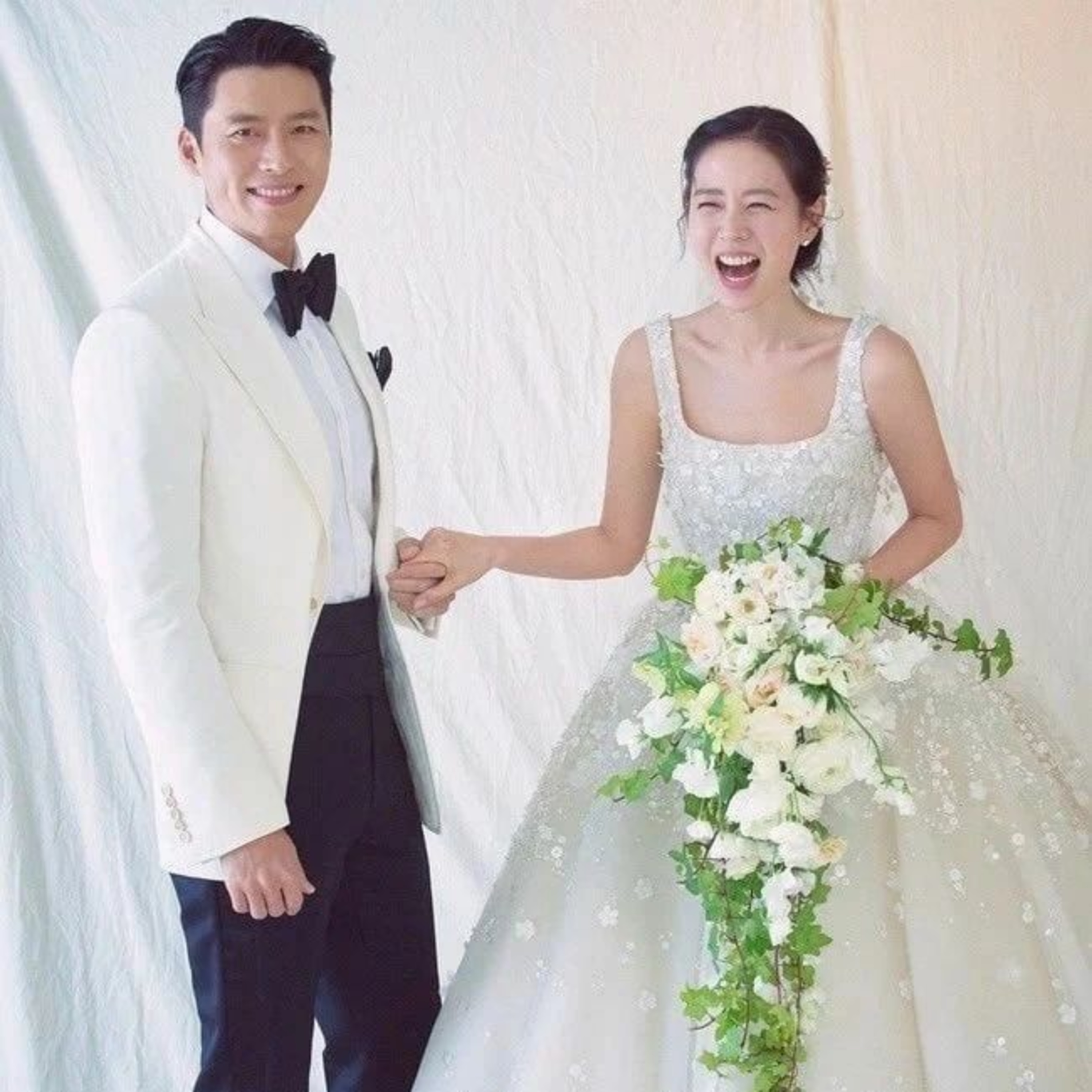 6 cái nhất ở đám cưới Hyun Bin - Son Ye Jin: 200 siêu sao đến dự, váy cưới tiền tỷ chưa là sốc nhất episode artwork
