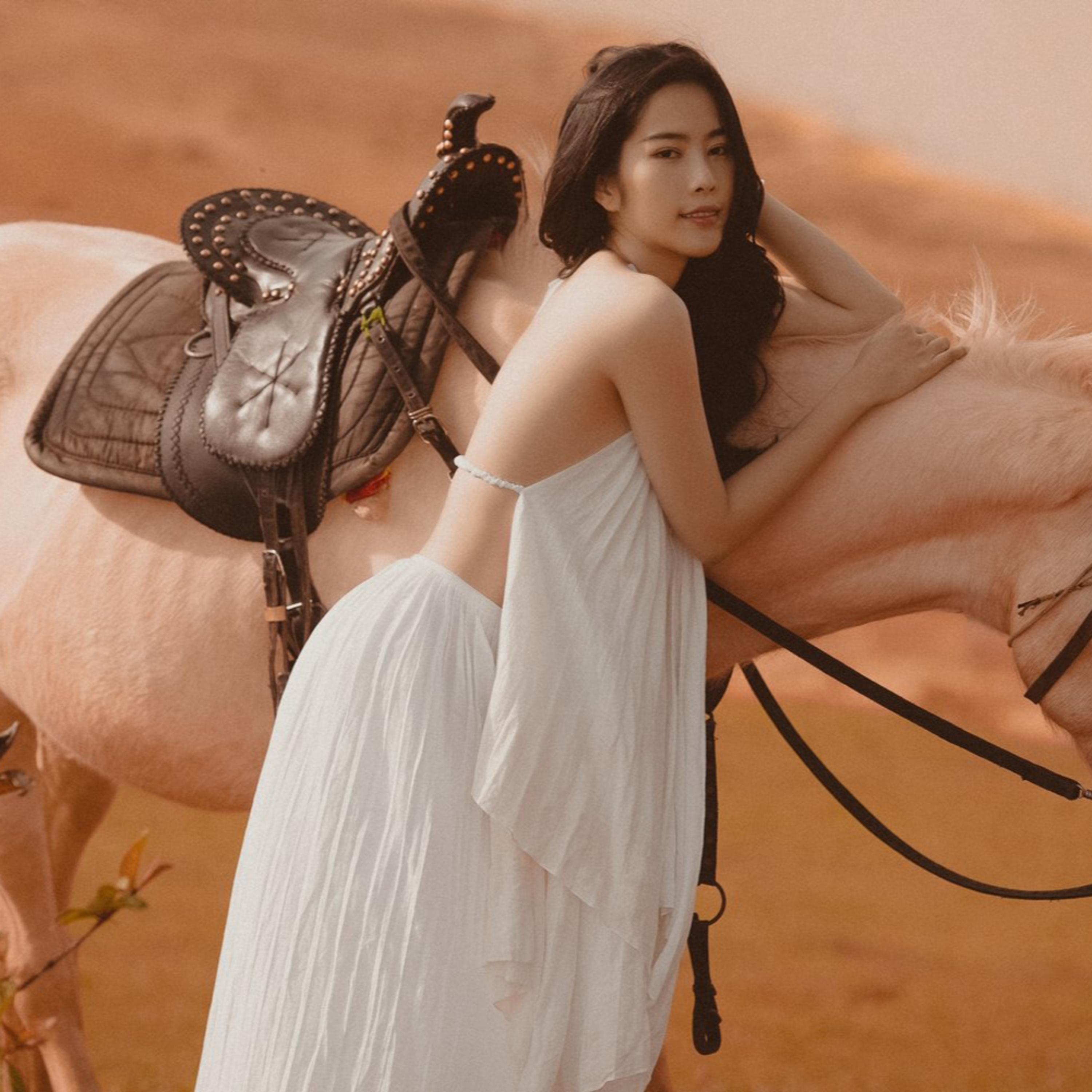 Nam Em, Hương Ly và những 'thánh nữ cover' thị phi nhất của Vbiz episode artwork