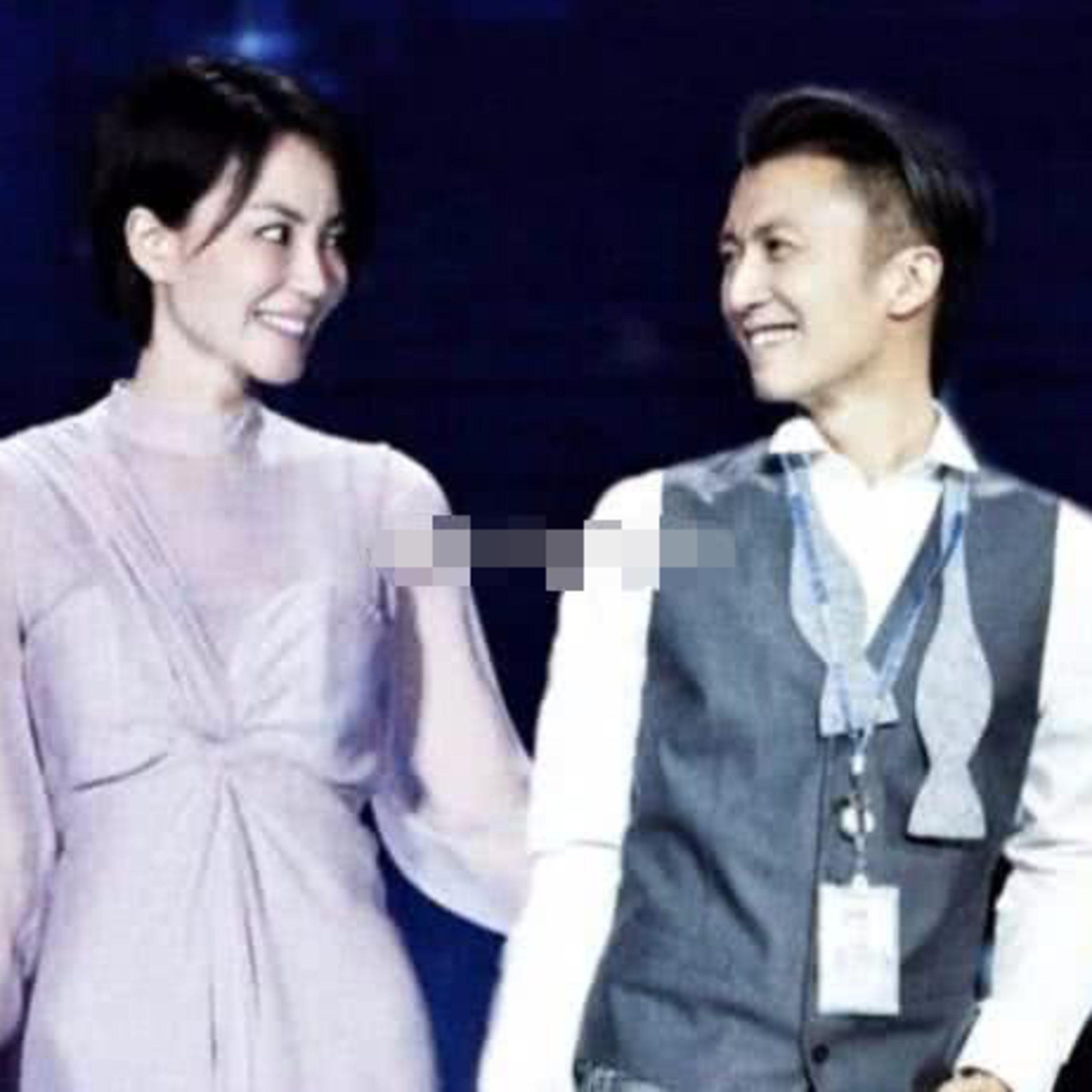 Tạ Đình Phong - Vương Phi lộ ảnh hẹn hò siêu hiếm, chỉ 1 cử chỉ đủ thấy nàng cưng chàng hết mực episode artwork